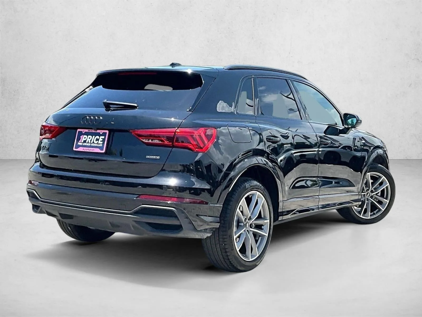 2023 Audi Q3 Premium 45 TFSI S line quattro Tiptronic photo 2