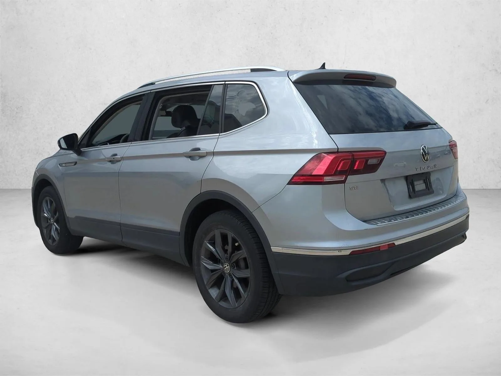 2022 Volkswagen Tiguan 2.0T SE FWD photo 7