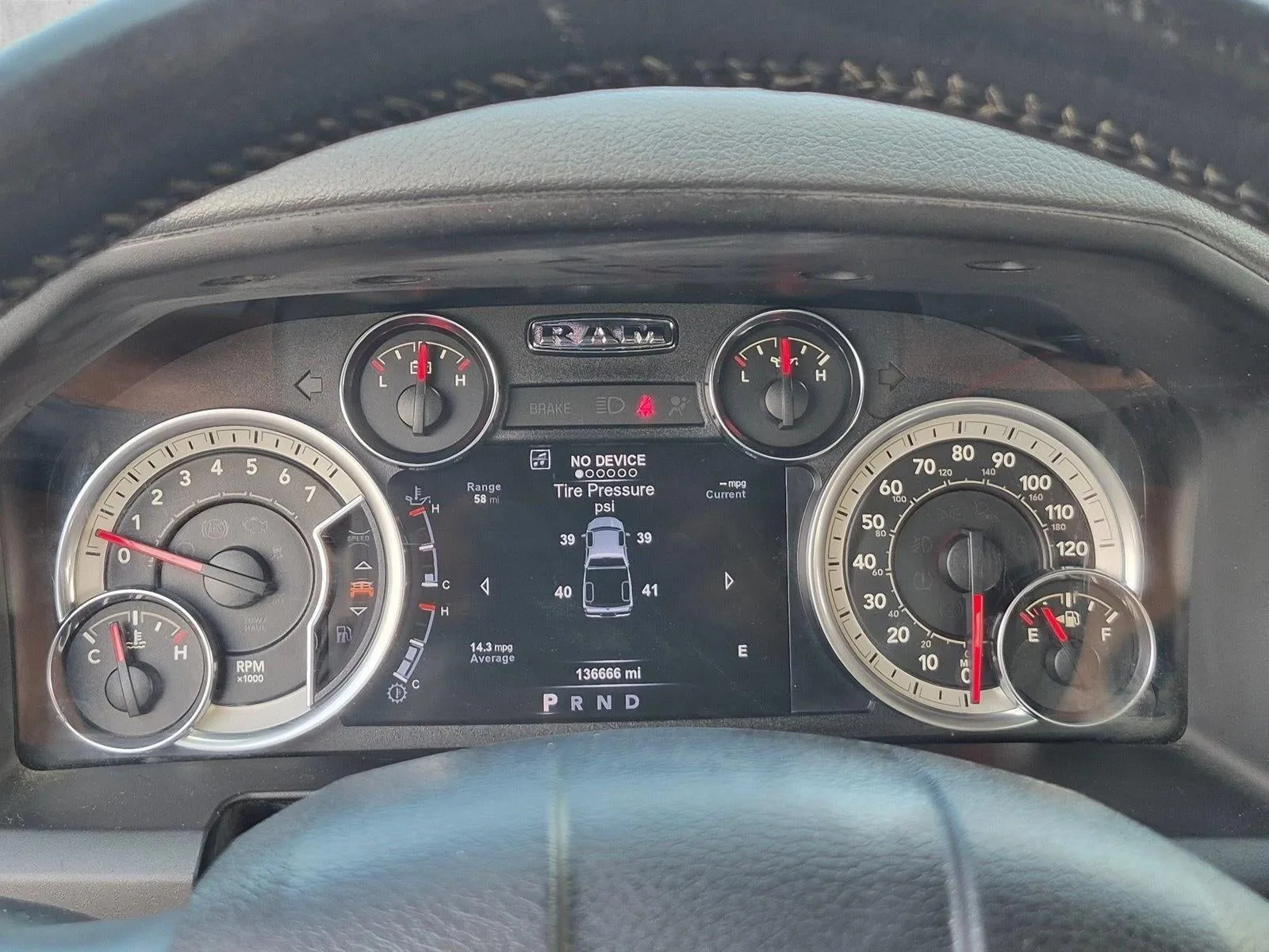 2017 RAM 1500 Big Horn 4x4 Crew Cab 5'7" Box photo 10