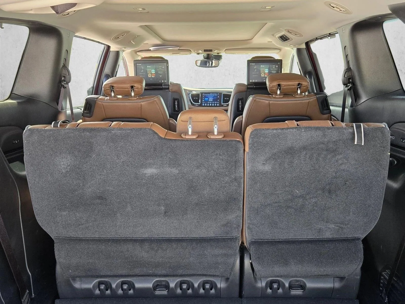 2017 Chrysler Pacifica Limited FWD photo 6