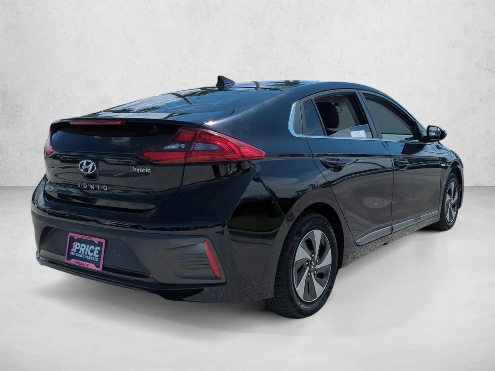 2017 Hyundai IONIQ Hybrid SEL Hatchback photo 5