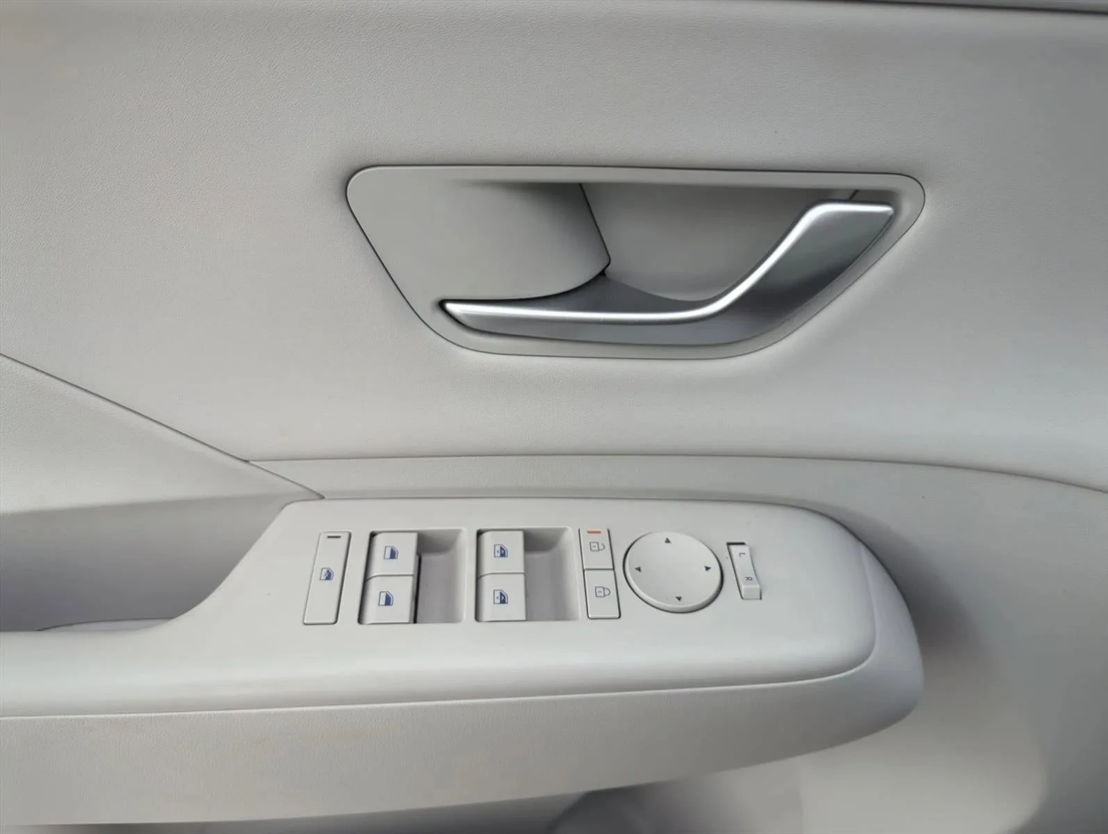 2024 Hyundai KONA Limited FWD photo 10