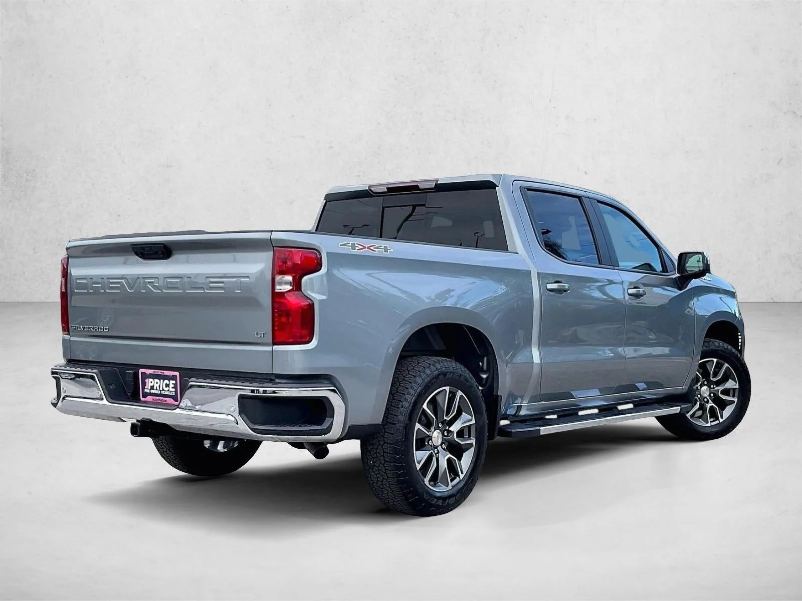 2025 Chevrolet Silverado 1500 LT photo 2