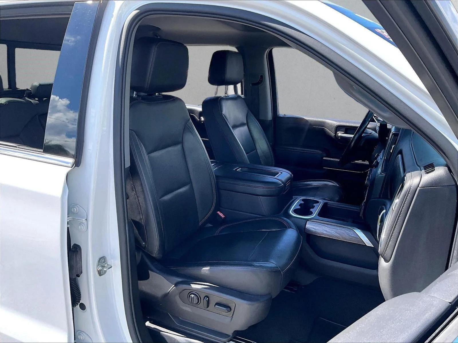 2020 Chevrolet Silverado 1500 LTZ photo 9