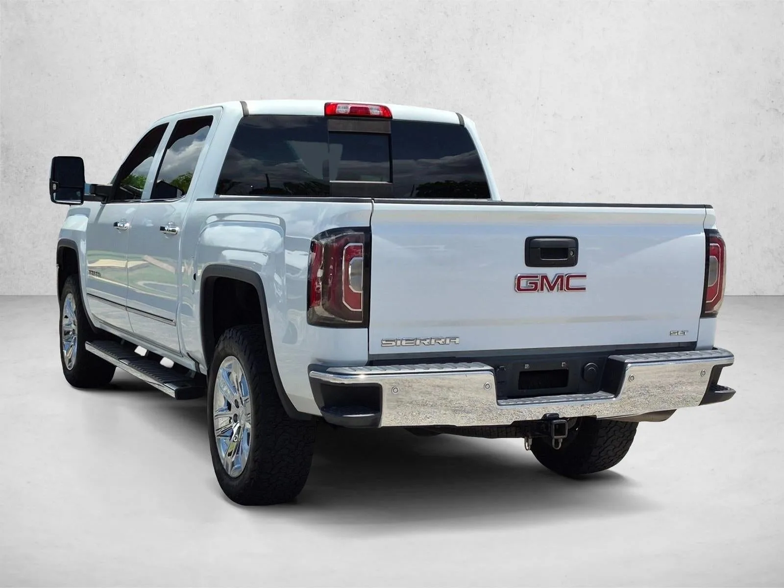 2018 GMC Sierra 1500 Crew Cab Short Box 2-Wheel Drive SLT photo 7
