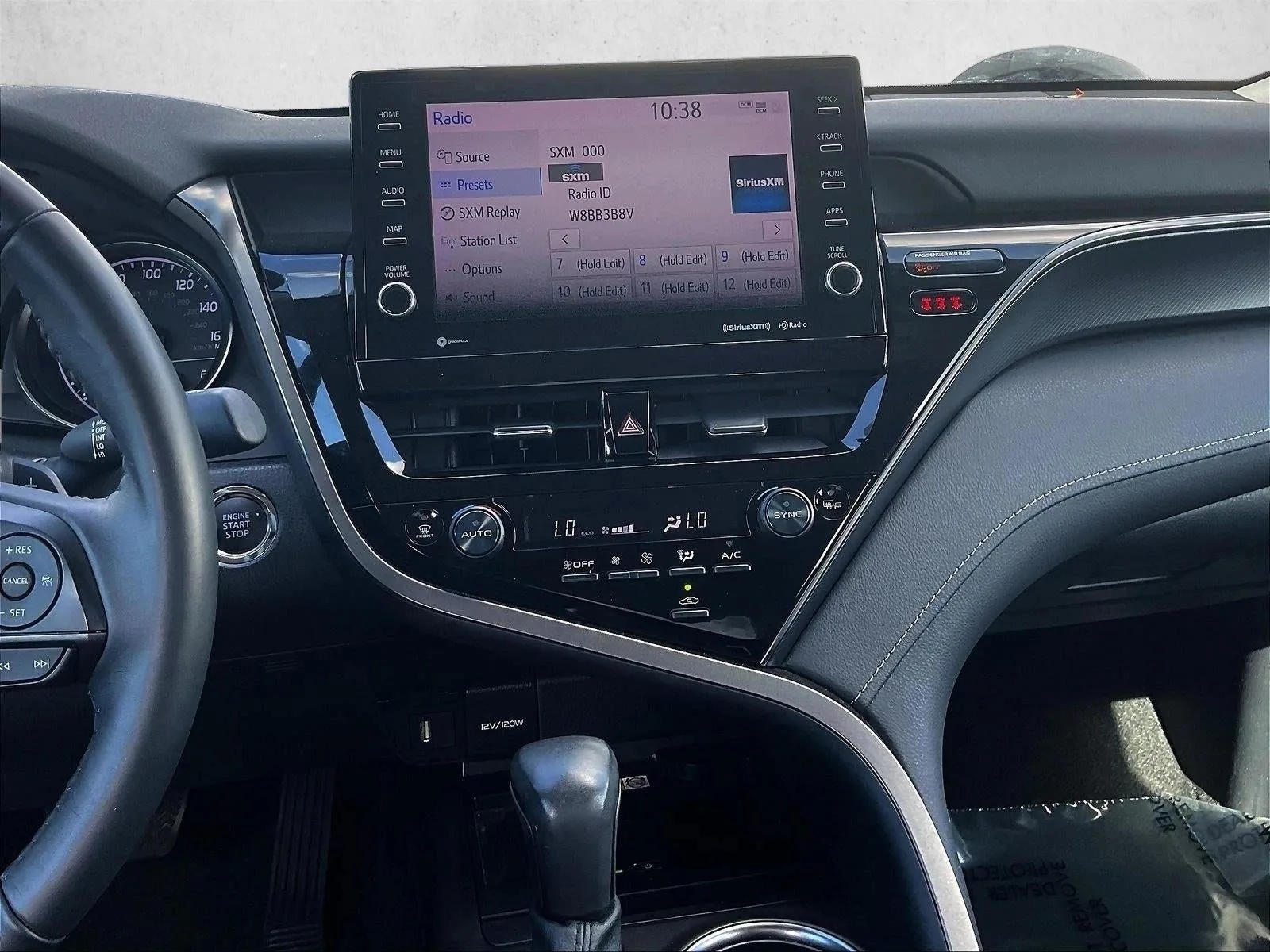 2022 Toyota Camry SE photo 6