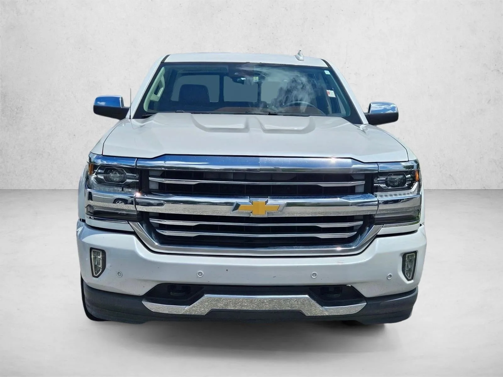 2017 Chevrolet Silverado 1500 Crew Cab Short Box 2-Wheel Drive High Country photo 2