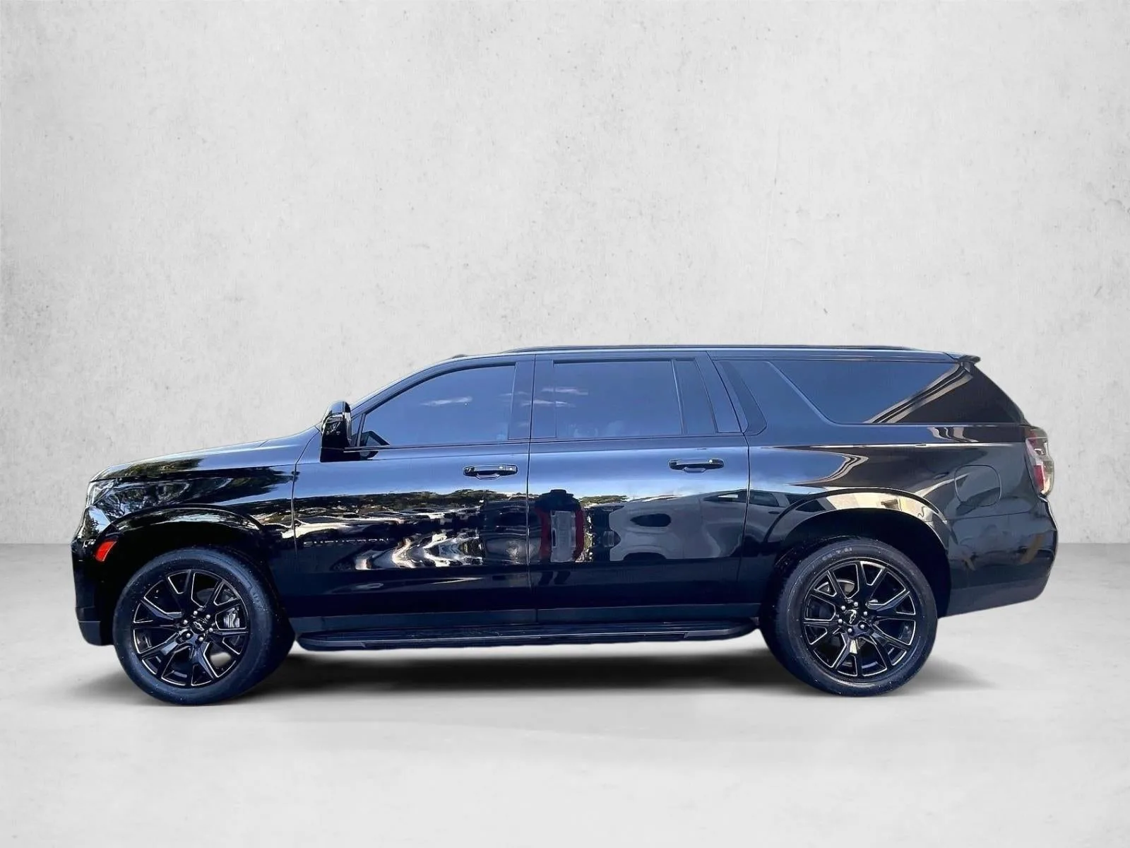2023 Chevrolet Suburban RST photo 6