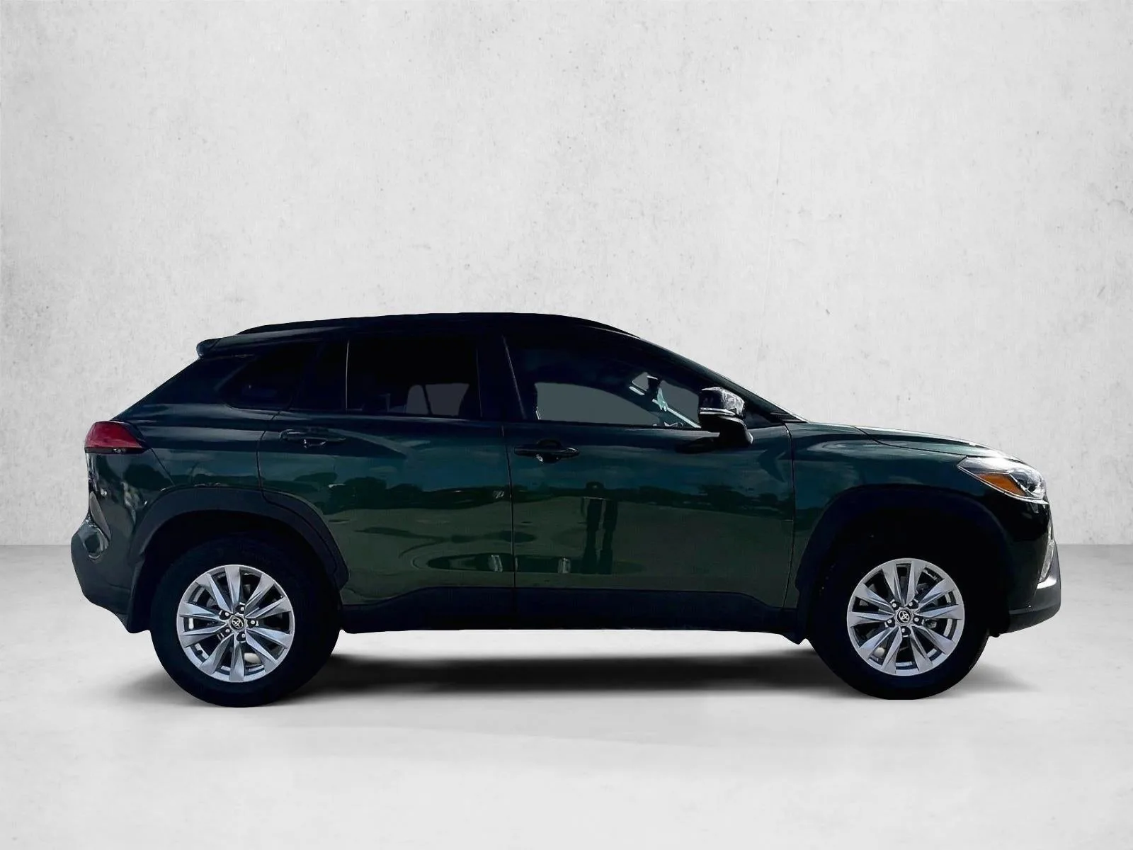 2025 Toyota Corolla Cross LE photo 5