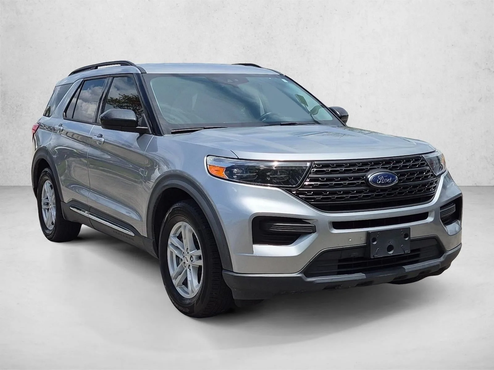 2021 Ford Explorer XLT RWD photo 3