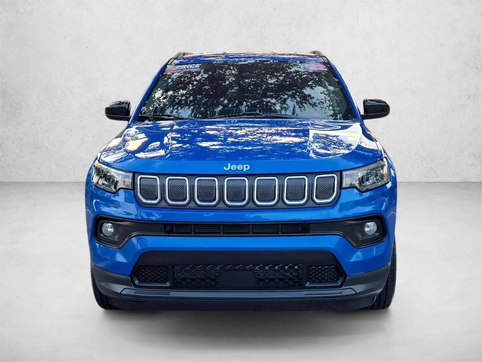 2022 Jeep Compass Latitude FWD photo 2