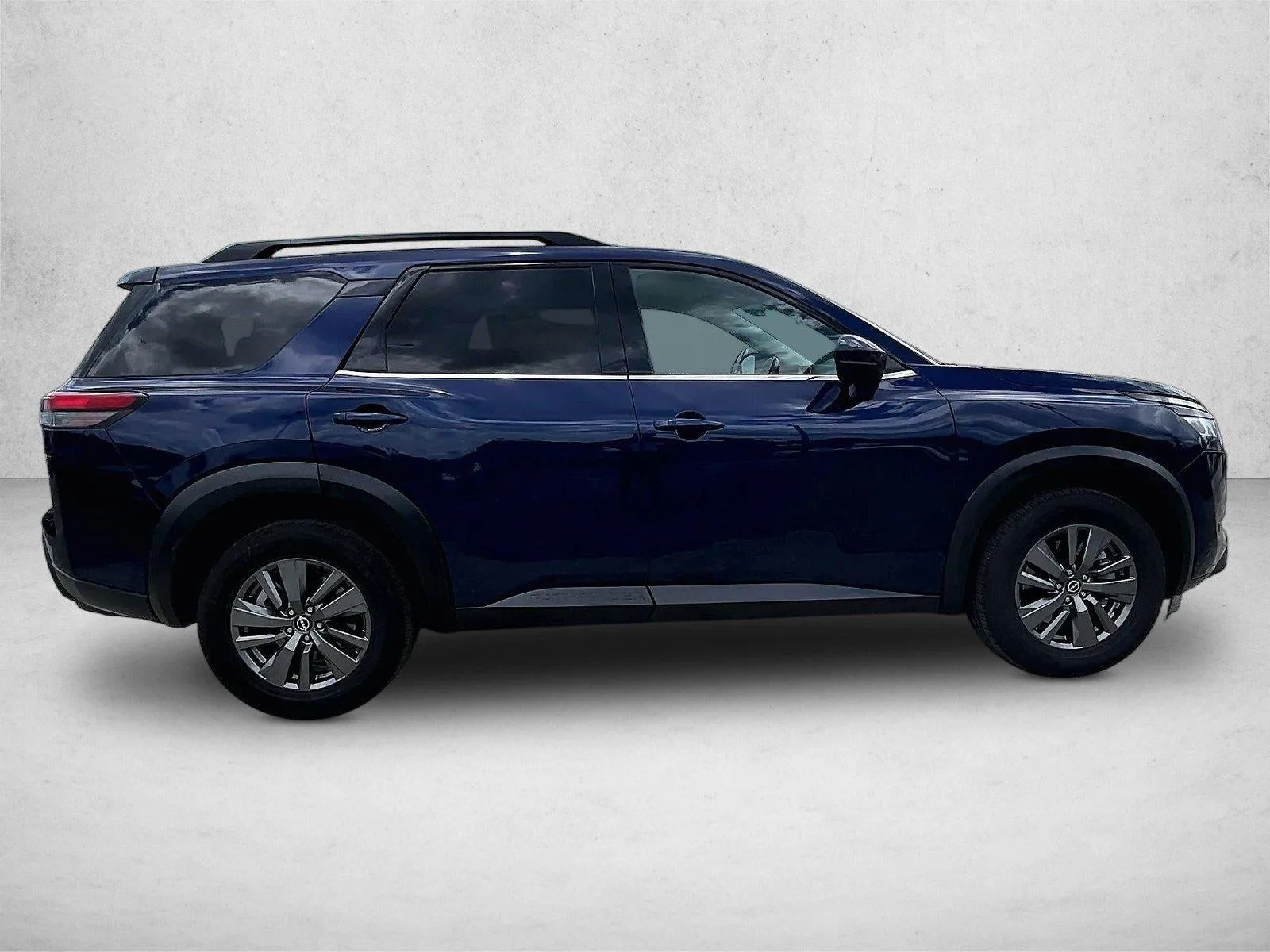 2022 Nissan Pathfinder SV 2WD photo 5