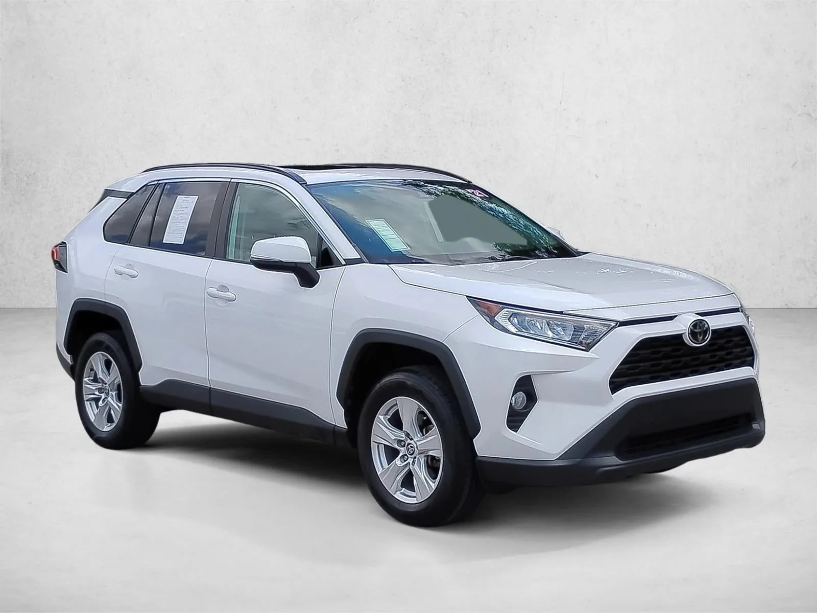 2021 Toyota RAV4 XLE FWD (GS) photo 3