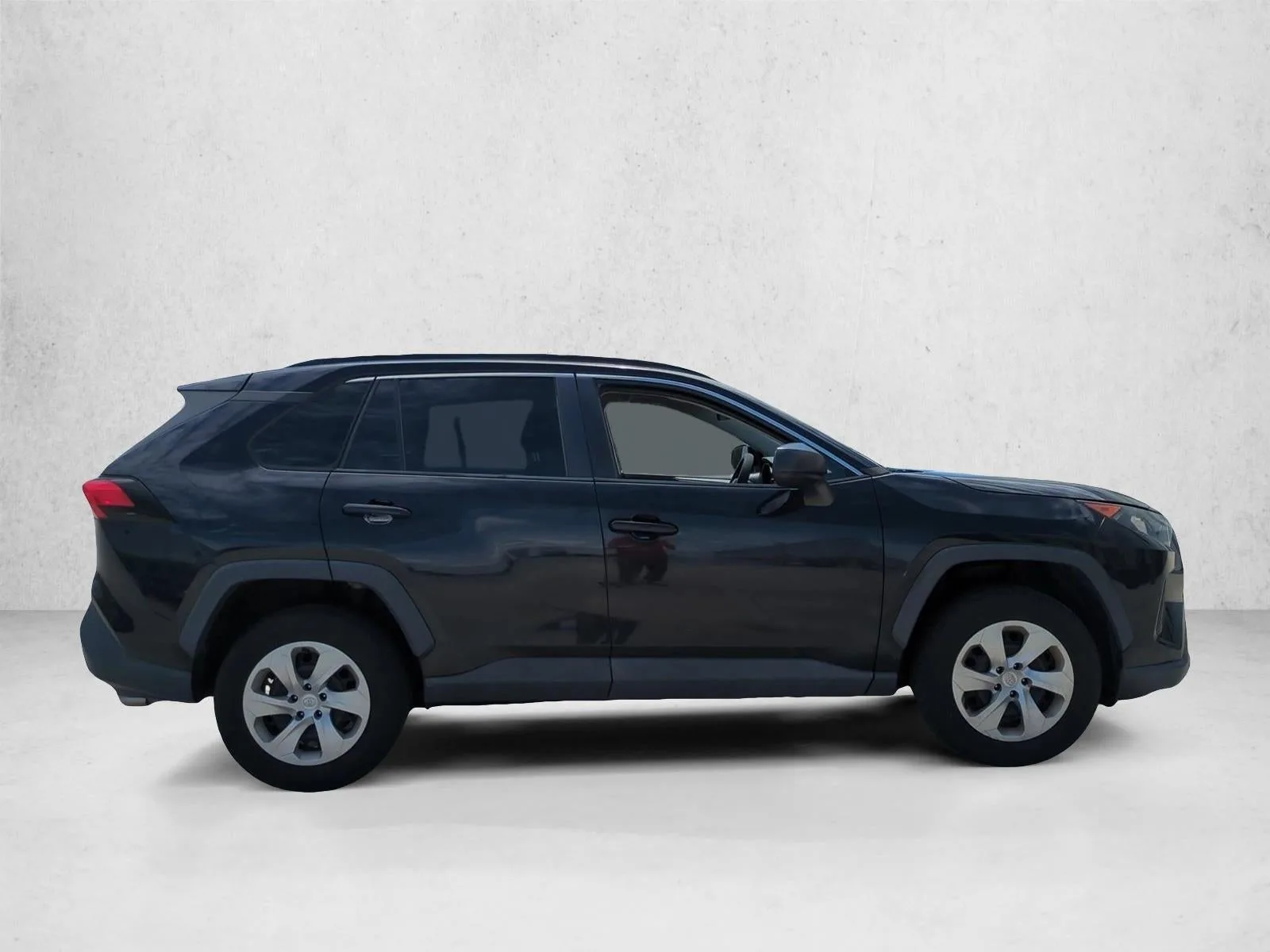 2019 Toyota RAV4 LE FWD (GS) photo 4