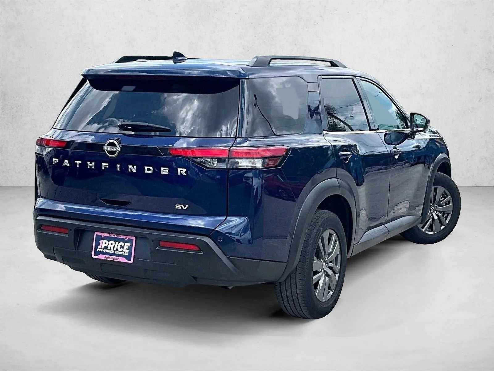 2022 Nissan Pathfinder SV 2WD photo 2