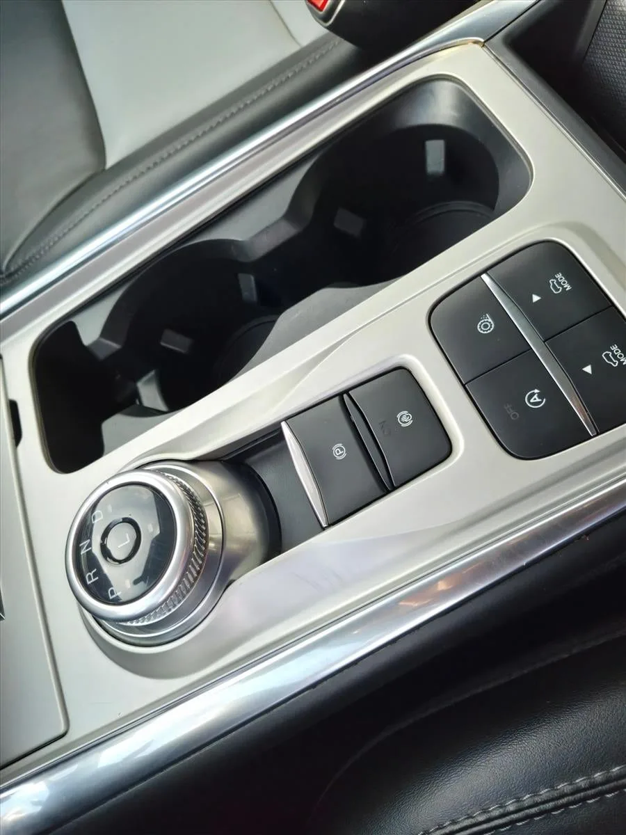 2022 Ford Explorer XLT RWD photo 11