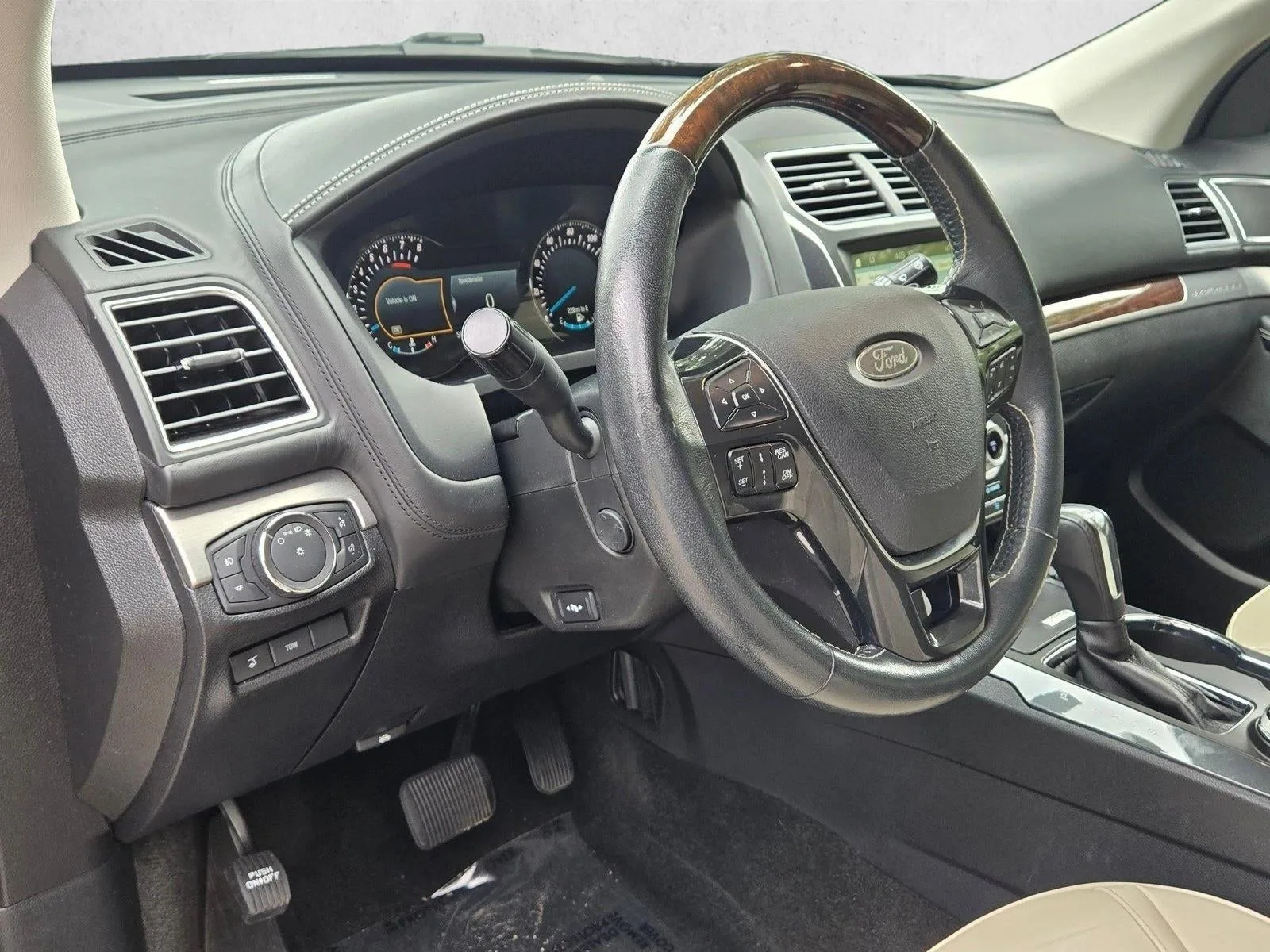 2018 Ford Explorer Platinum 4WD photo 9