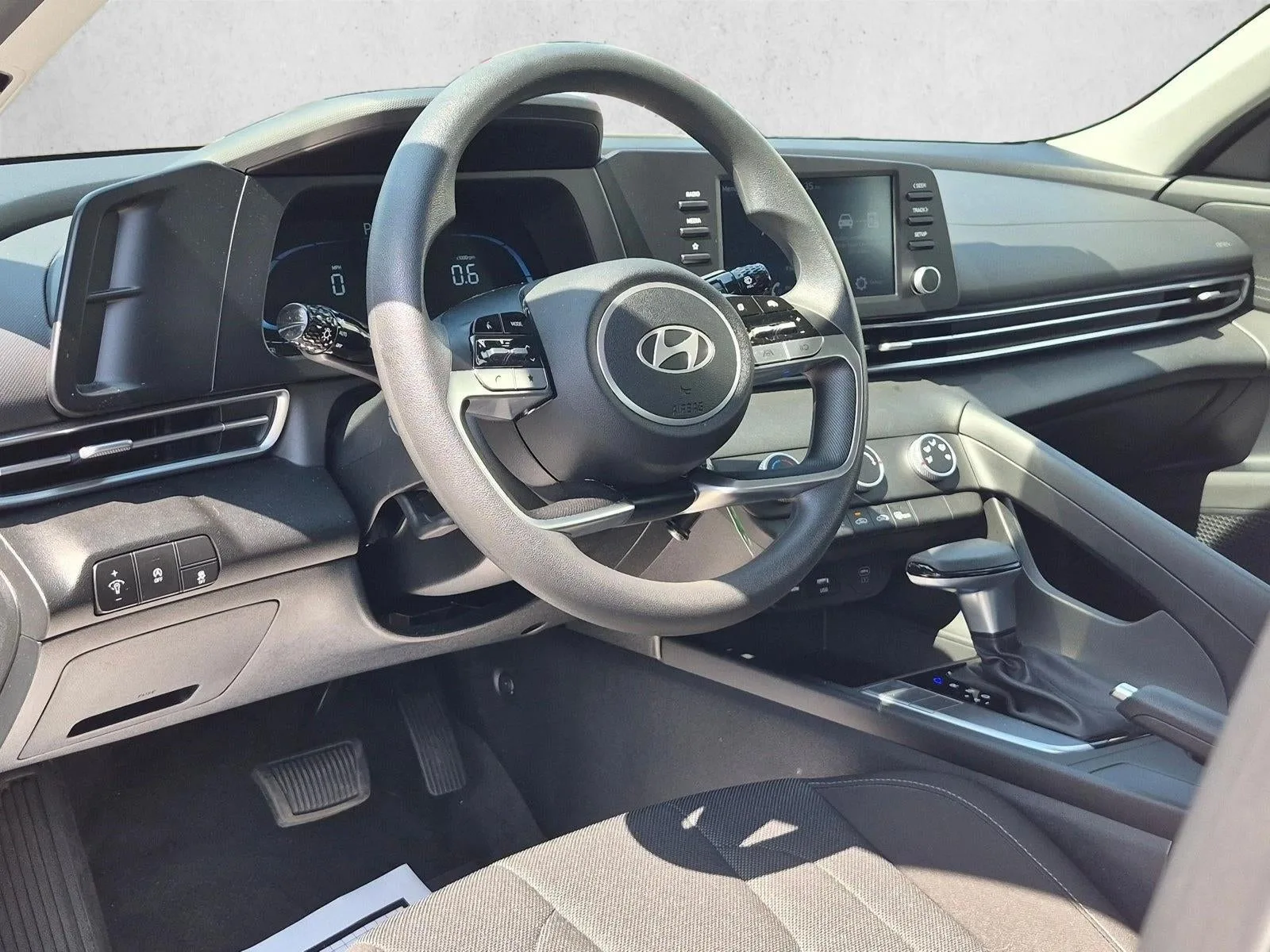 2025 Hyundai ELANTRA SE IVT photo 9