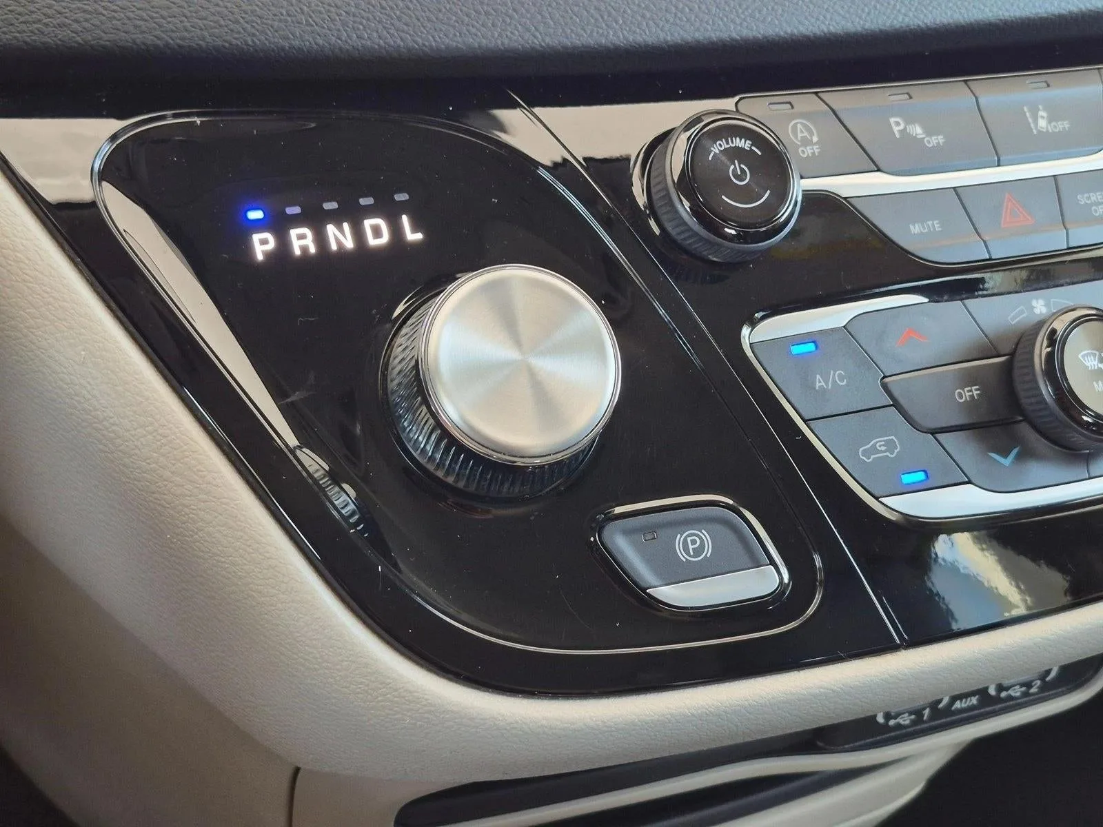 2024 Chrysler Pacifica Touring L FWD photo 12