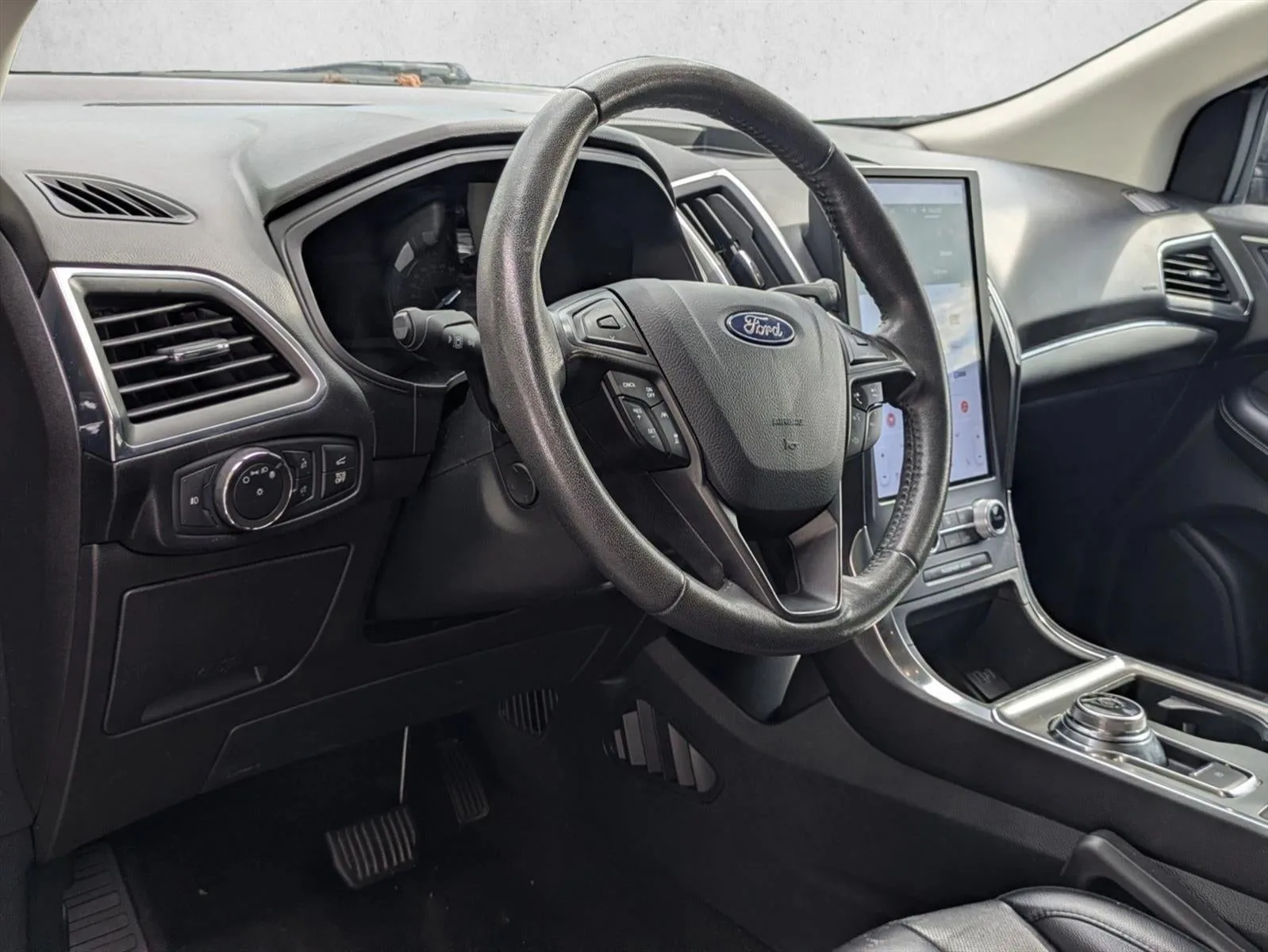 2022 Ford Edge Titanium AWD photo 3