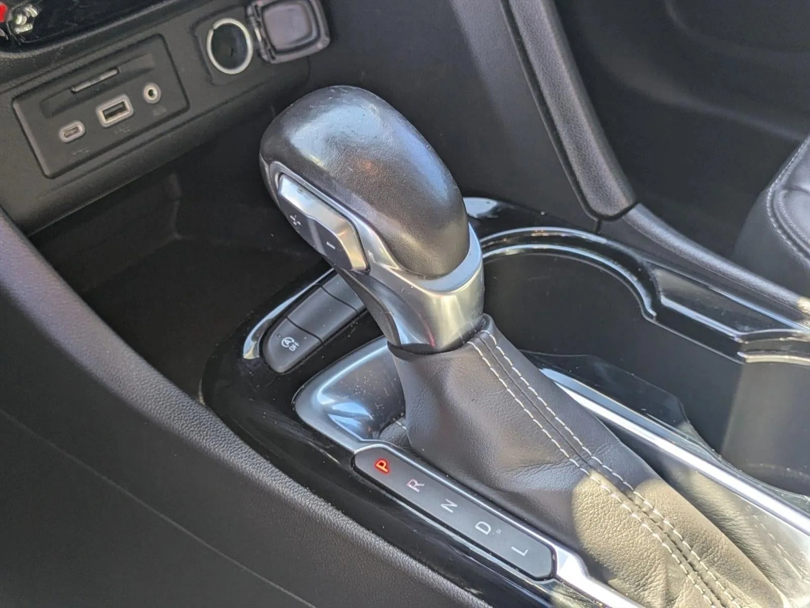 2020 Buick Encore GX Essence FWD photo 12