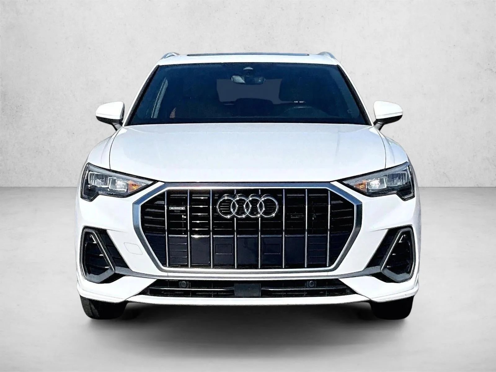 2021 Audi Q3 S line Premium photo 3