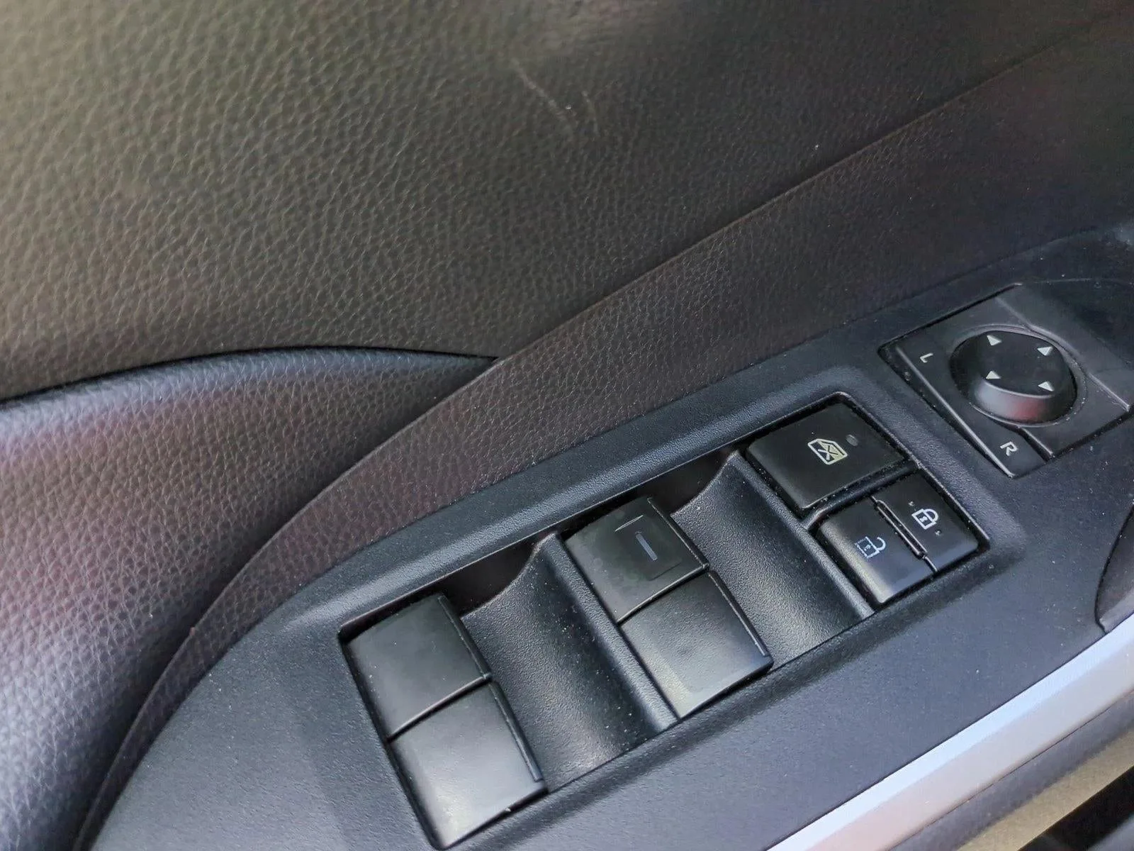 2019 Toyota RAV4 LE FWD (GS) photo 12