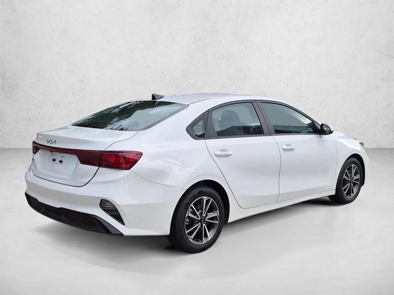 2023 Kia Forte LXS IVT photo 5