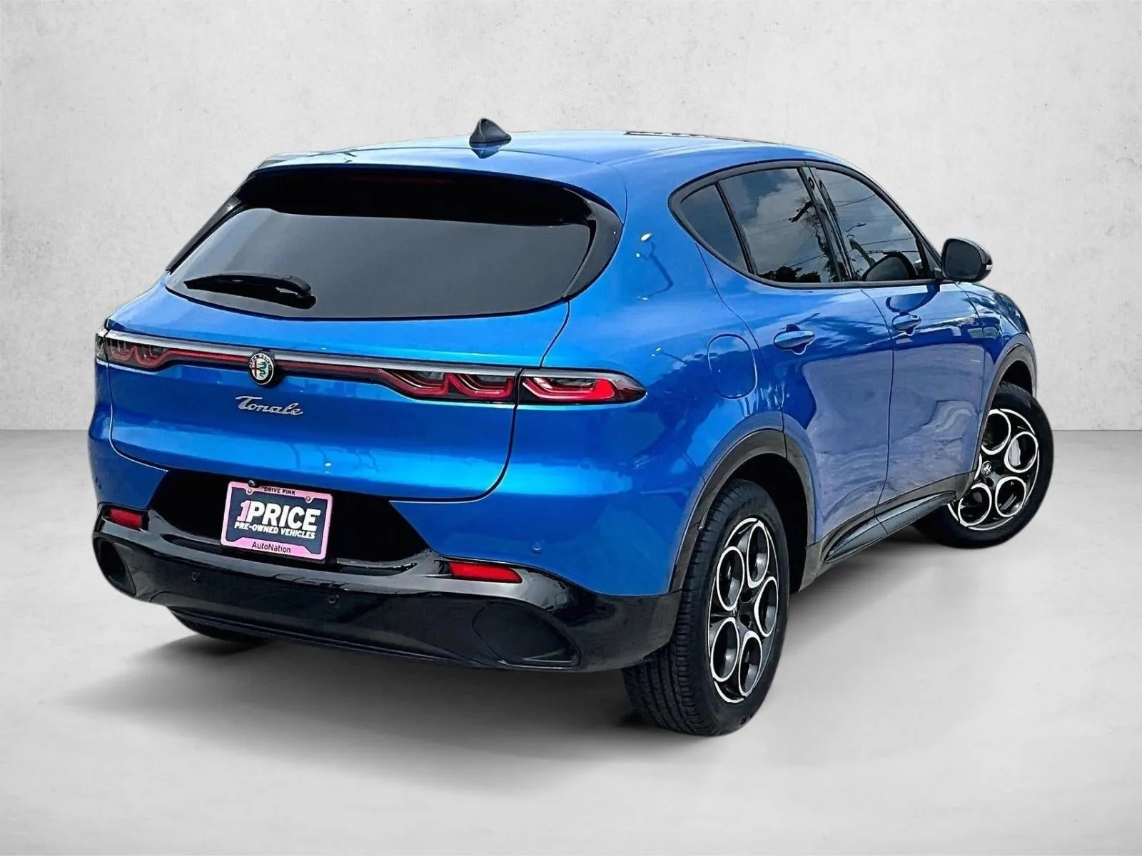 2025 Alfa Romeo Tonale Base photo 2