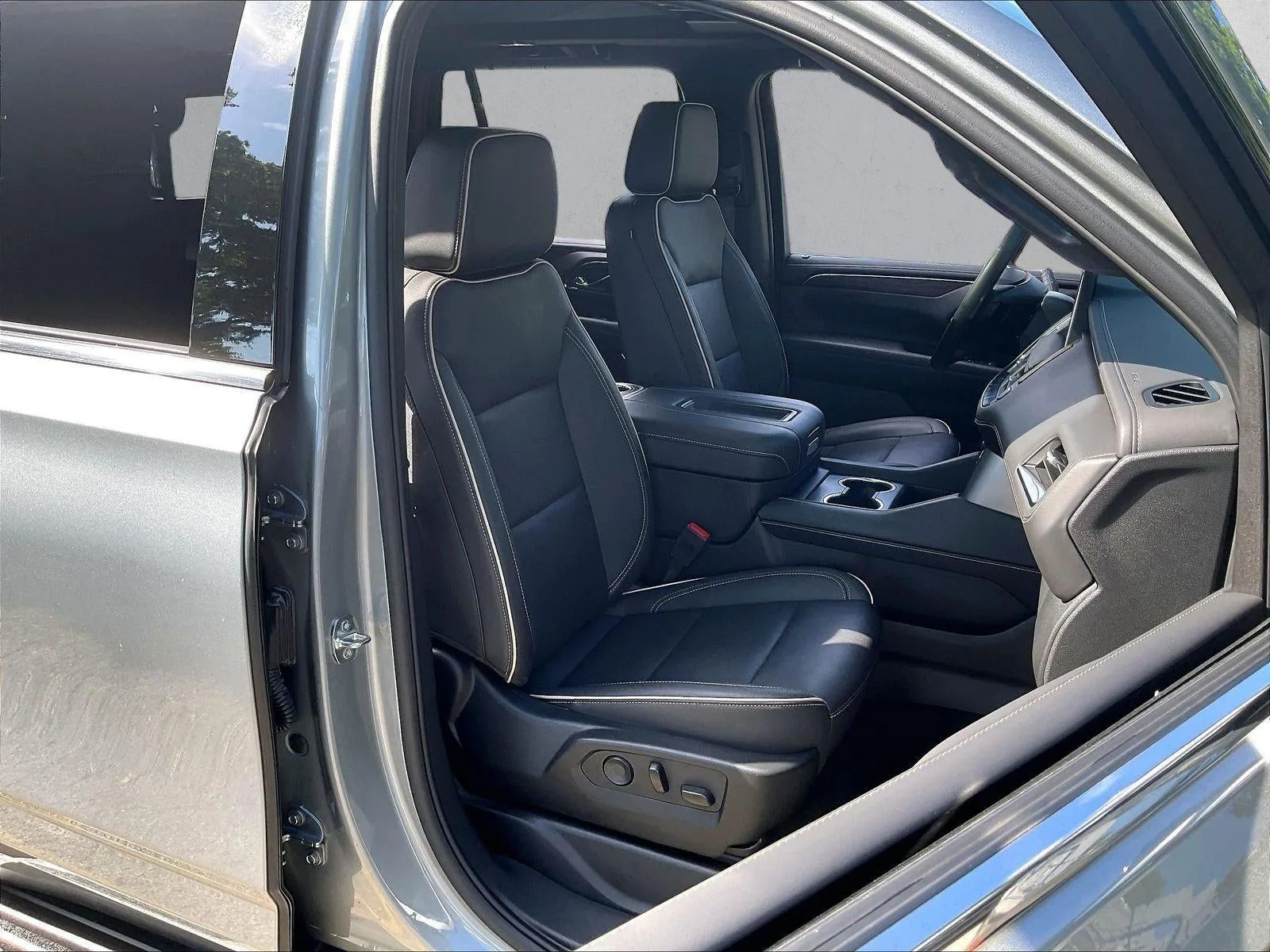 2024 Chevrolet Tahoe Premier photo 9