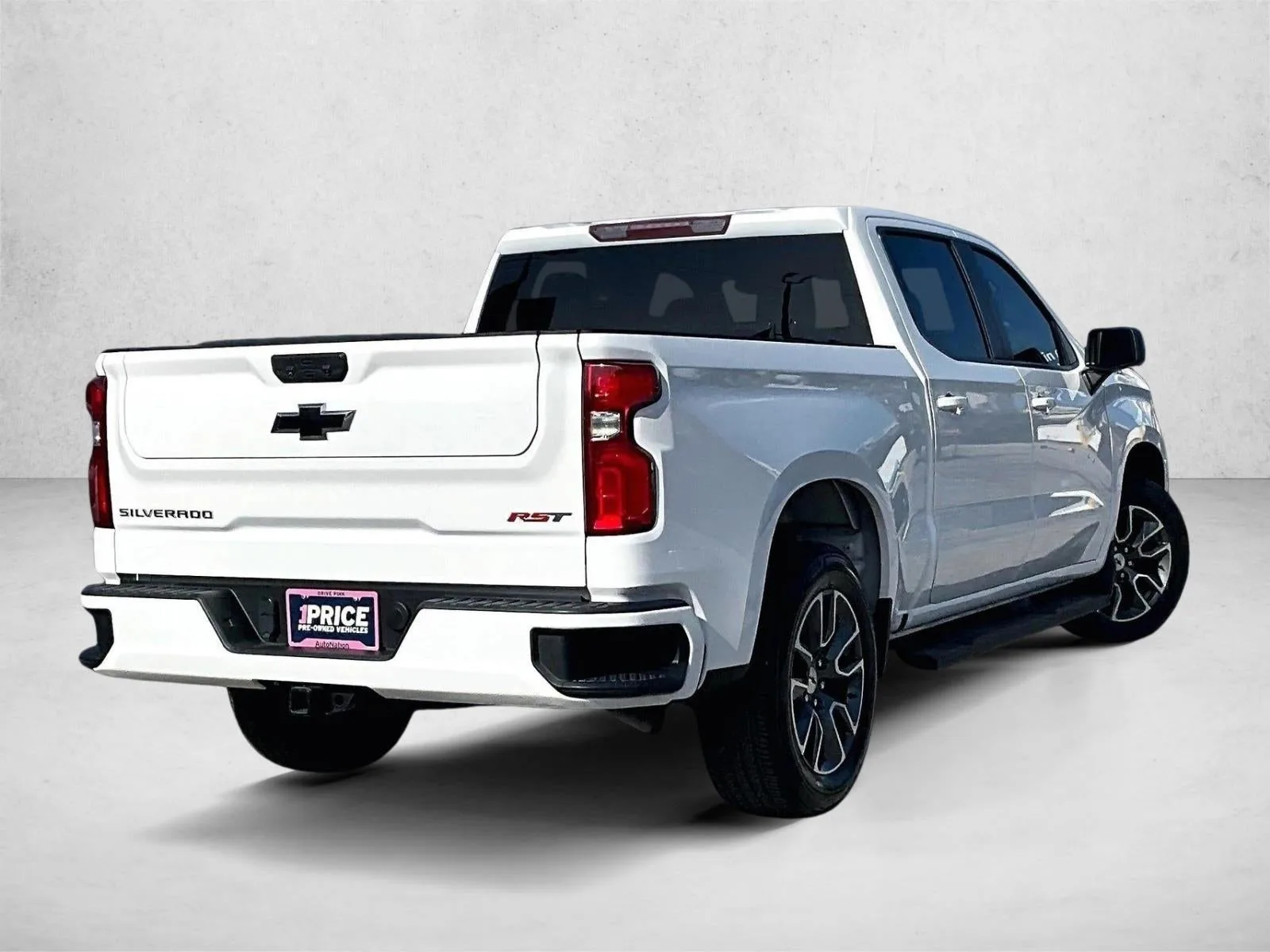2024 Chevrolet Silverado 1500 RST photo 2