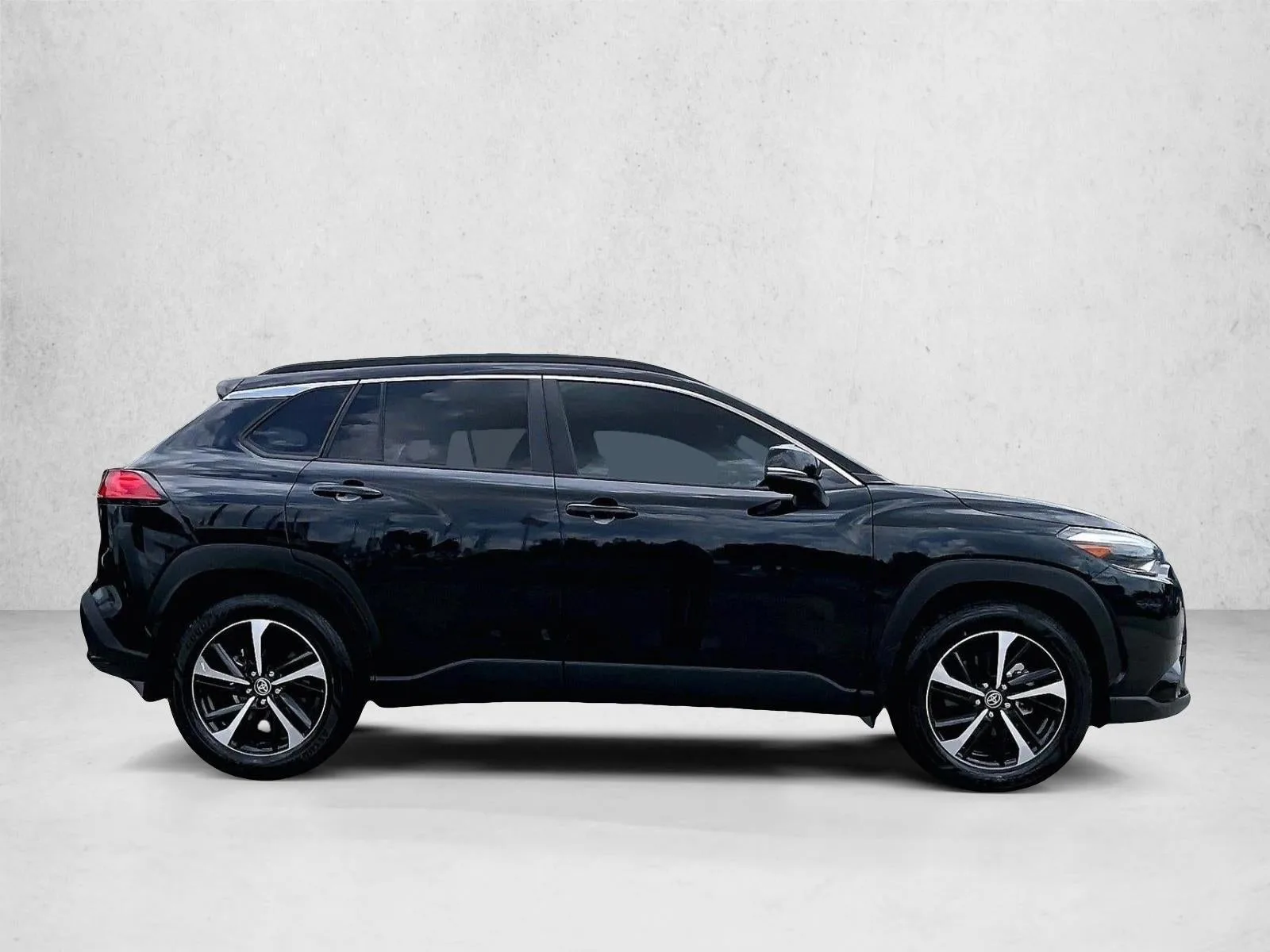 2025 Toyota Corolla Cross Hybrid XSE photo 5