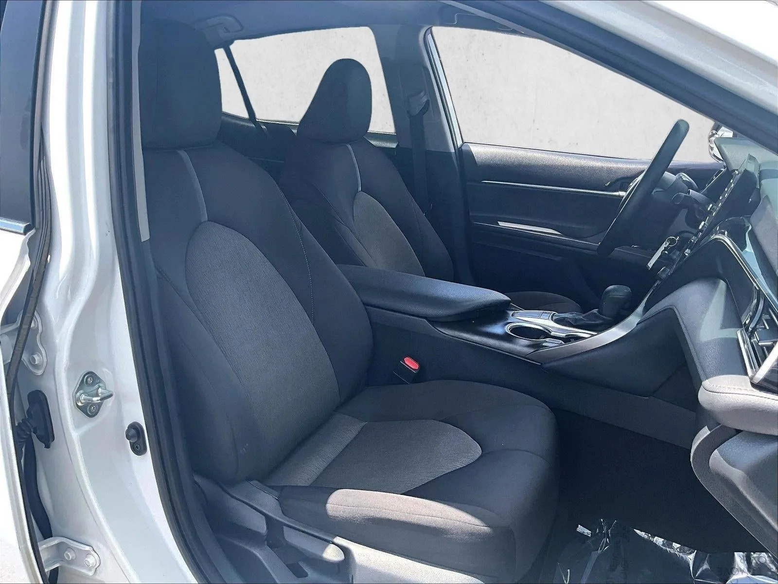 2022 Toyota Camry LE photo 9