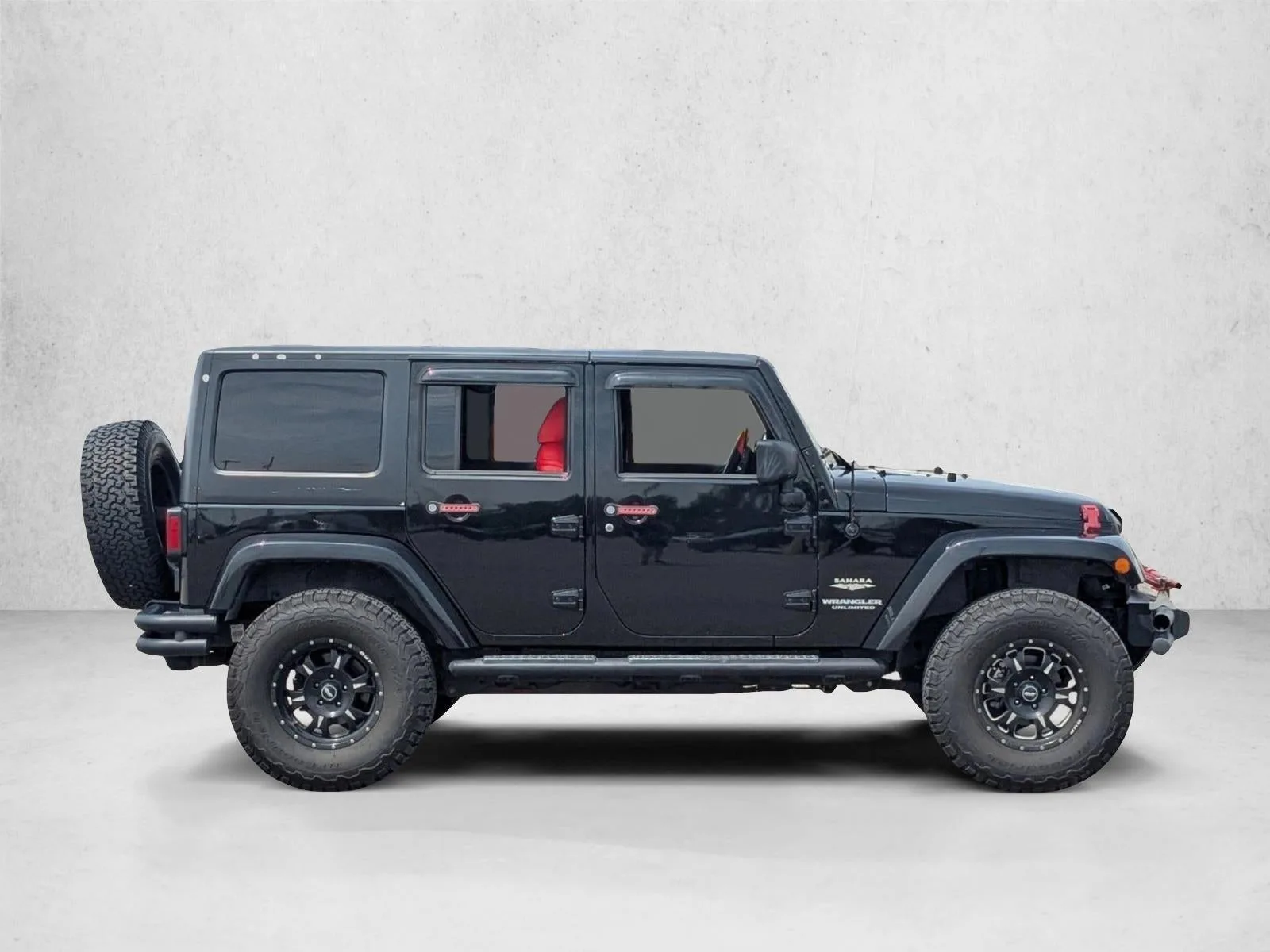 2013 Jeep Wrangler Unlimited Sahara photo 4