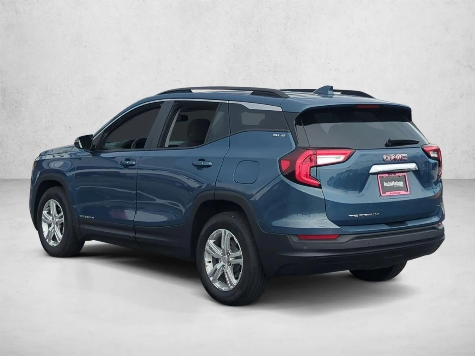 2024 GMC Terrain SLE photo 8