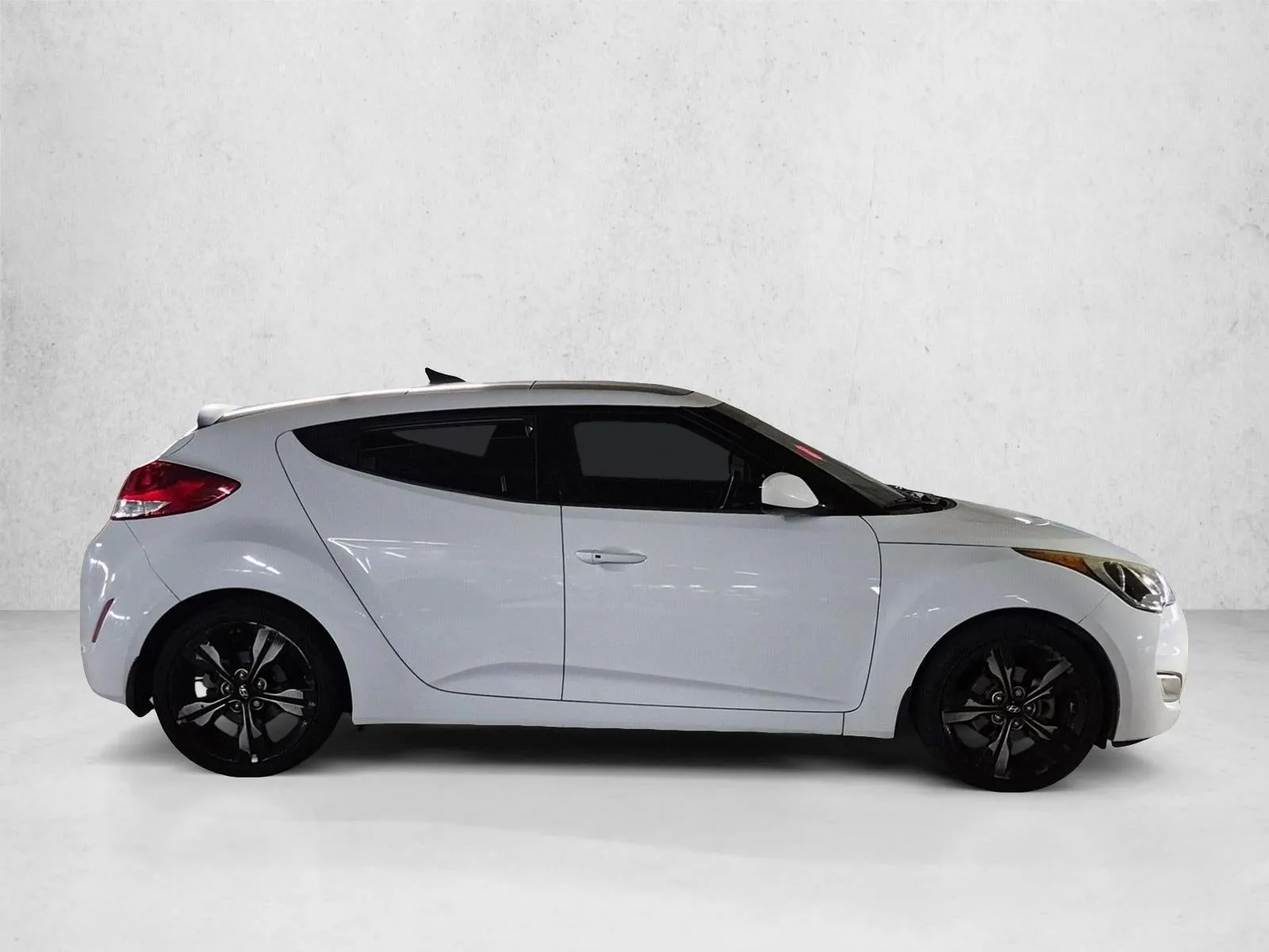 2017 Hyundai Veloster Value Edition photo 4