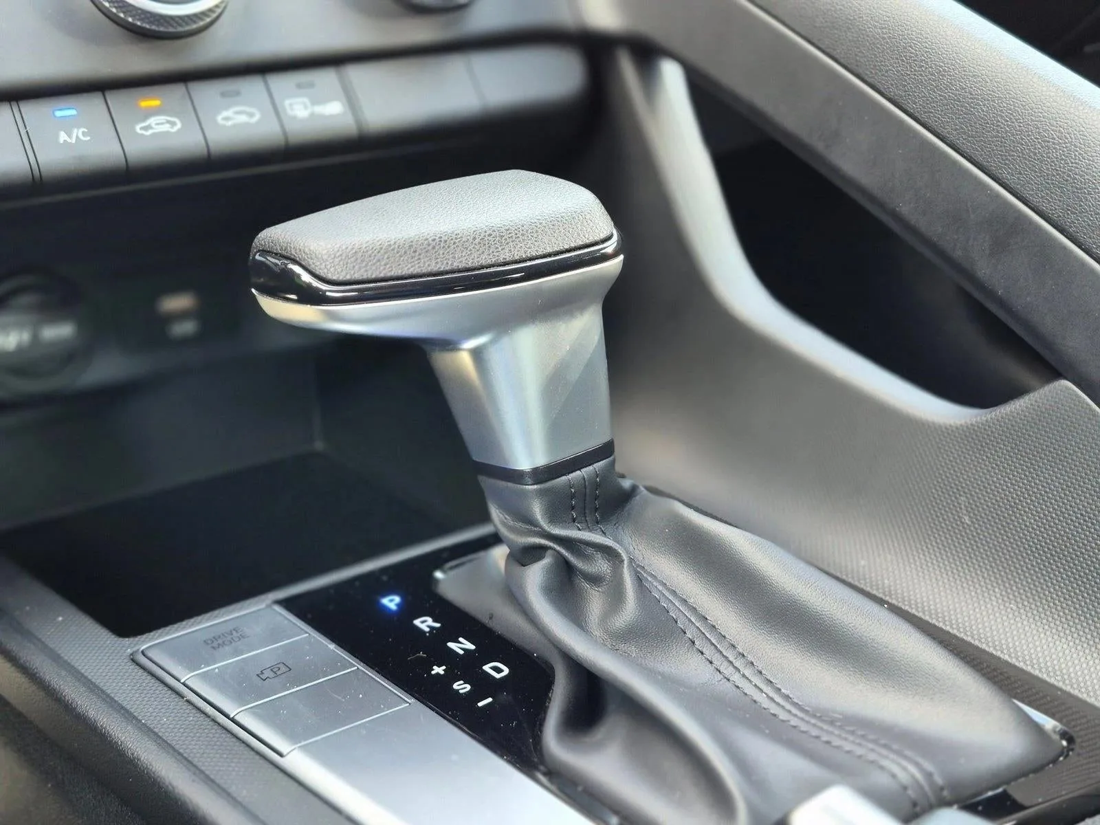 2025 Hyundai ELANTRA SE IVT photo 12