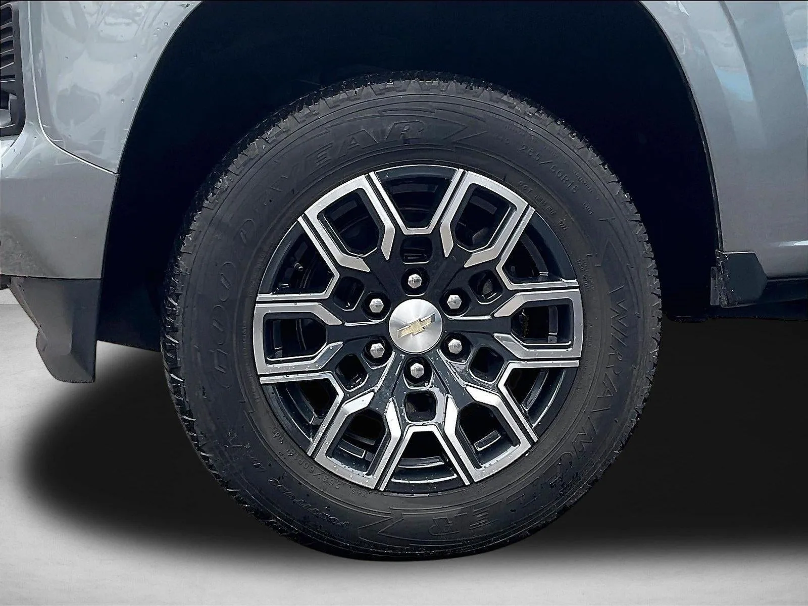 2024 Chevrolet Colorado LT photo 8