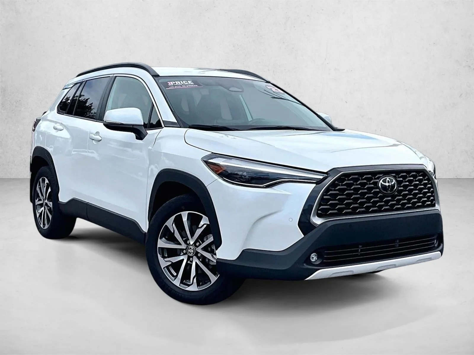 2023 Toyota Corolla Cross XLE photo 12