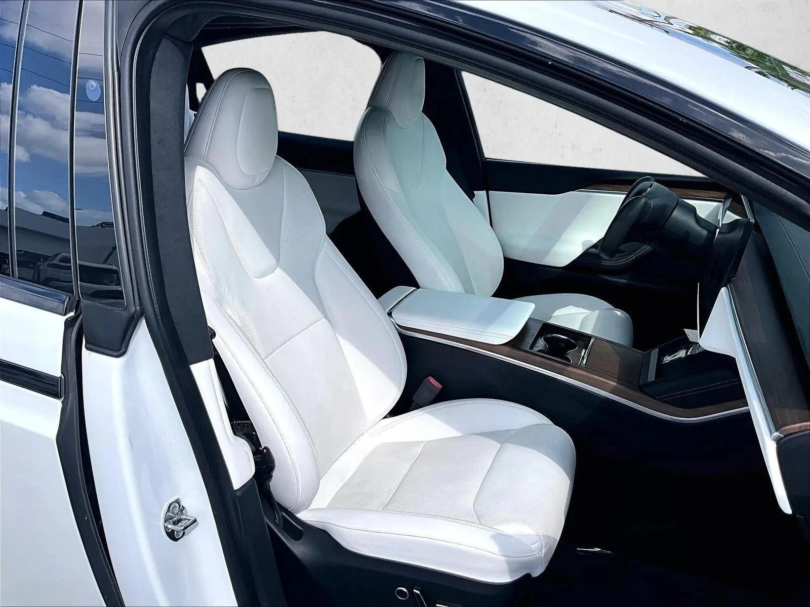 2023 Tesla Model X Base photo 9