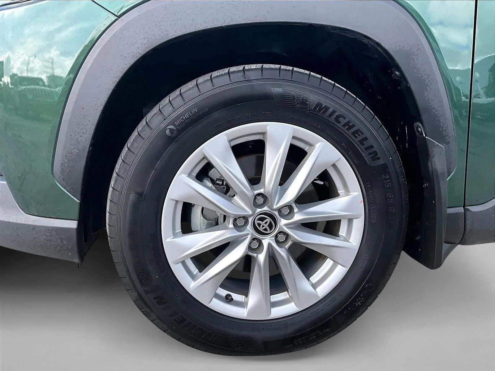 2025 Toyota Corolla Cross LE photo 10
