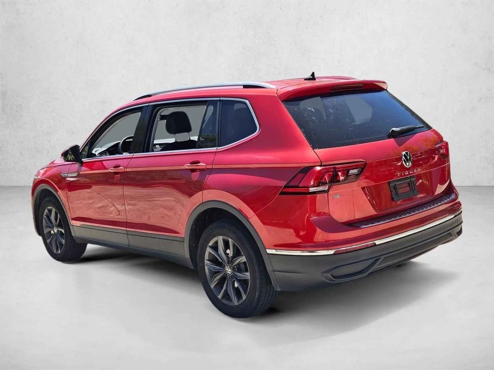 2023 Volkswagen Tiguan 2.0T SE FWD photo 7