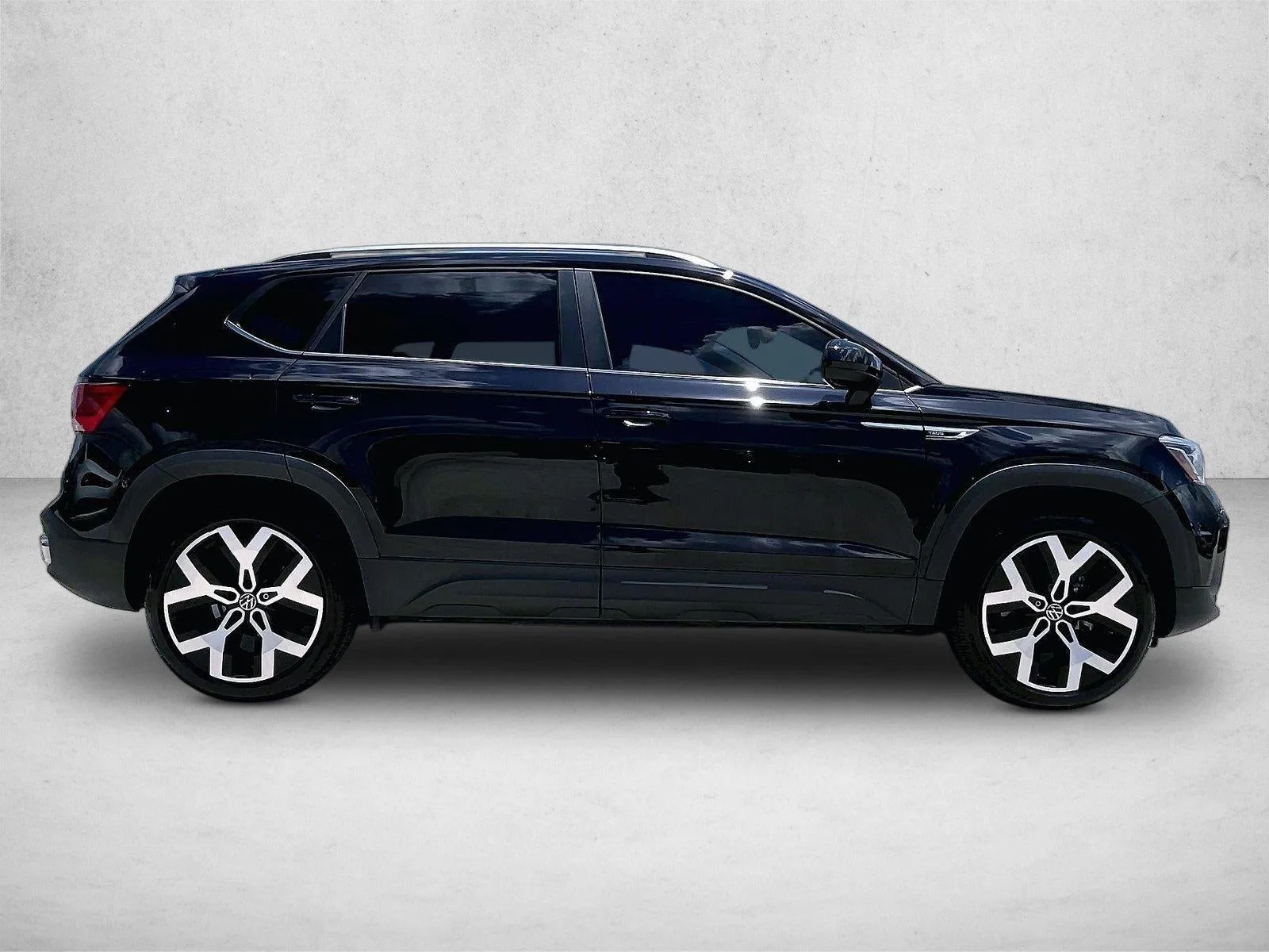 2022 Volkswagen Taos SEL 4MOTION photo 5