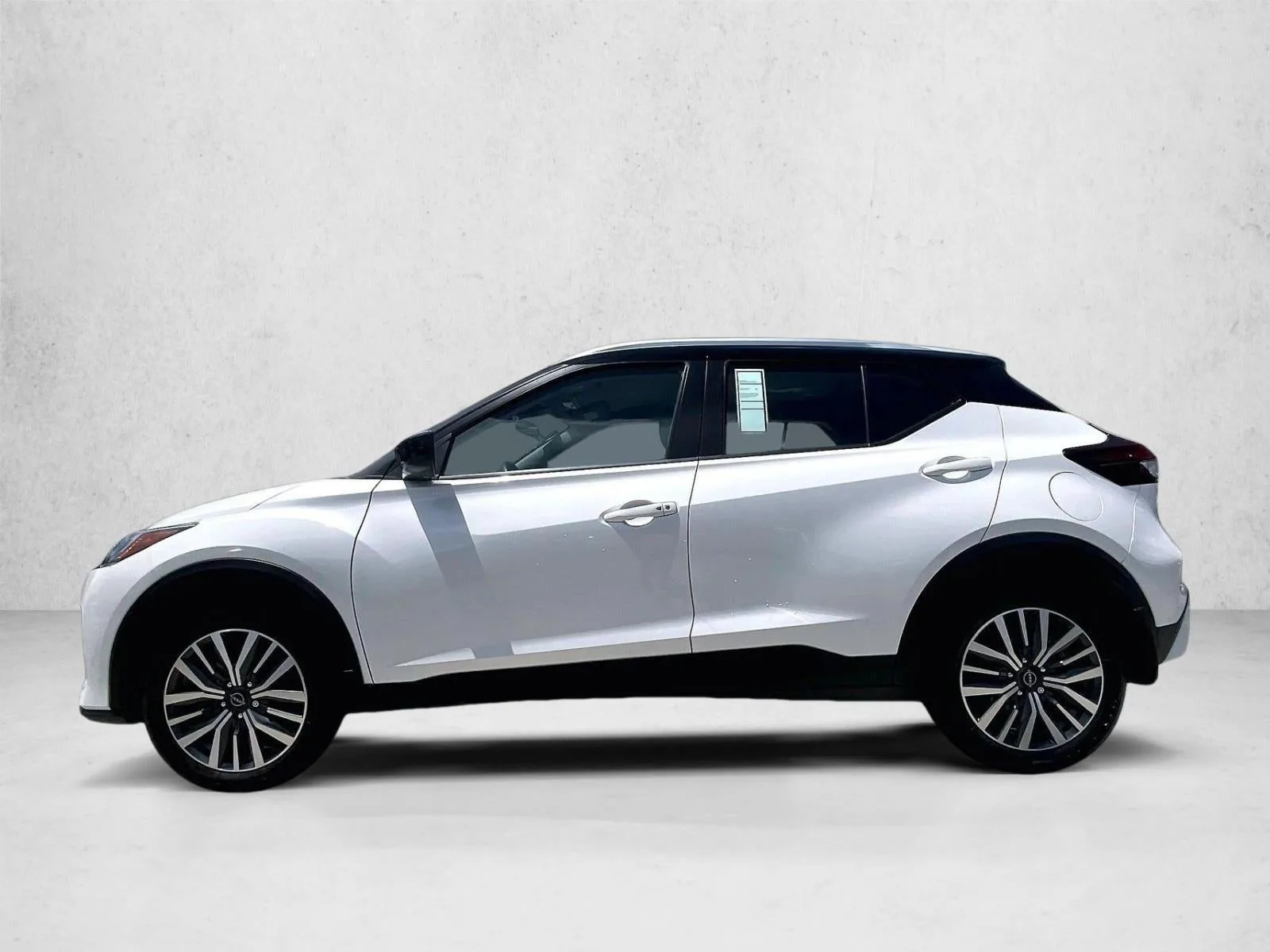 2023 Nissan Kicks SV photo 6