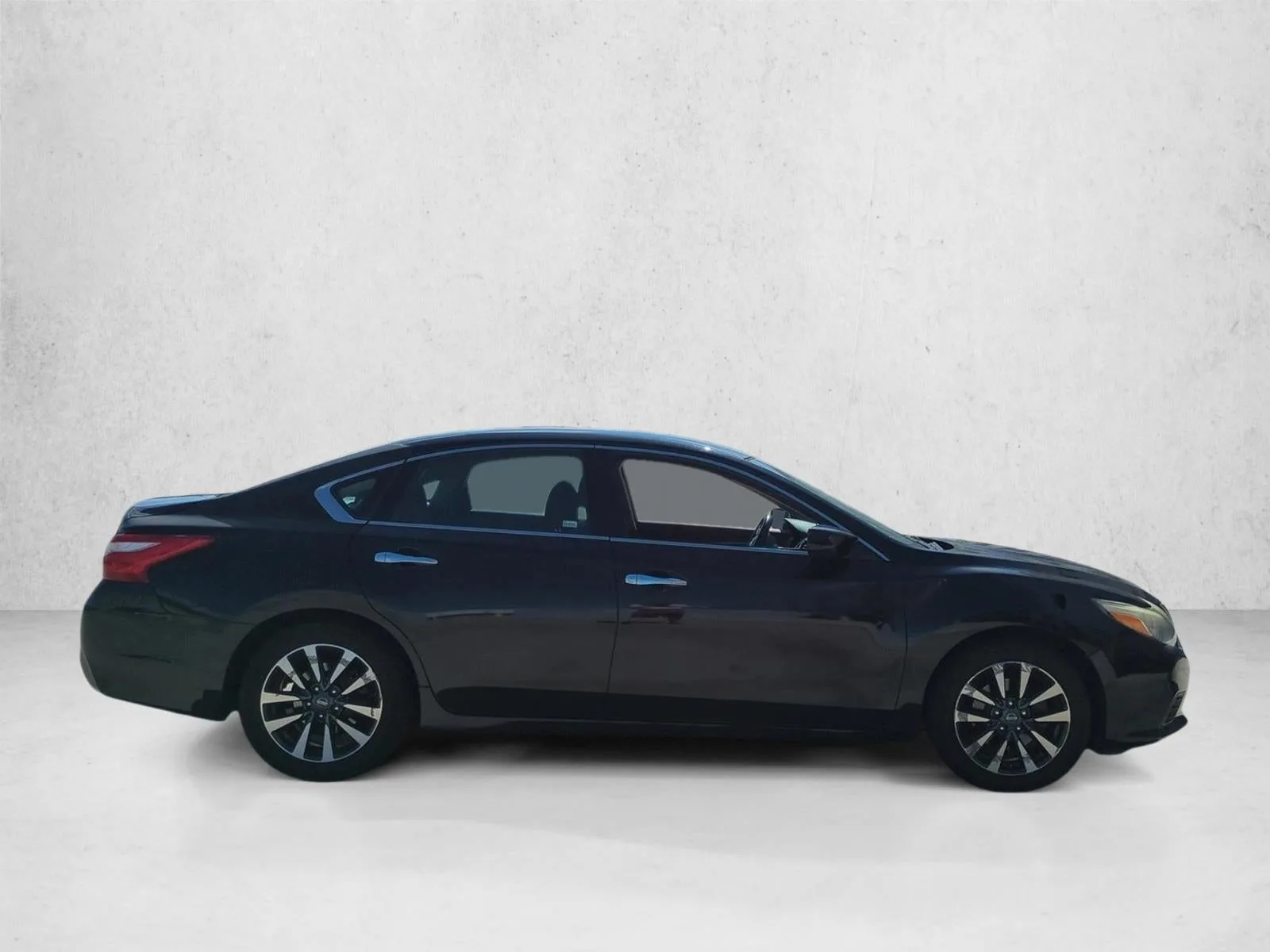 2017 Nissan Altima 2.5 SV Sedan photo 4