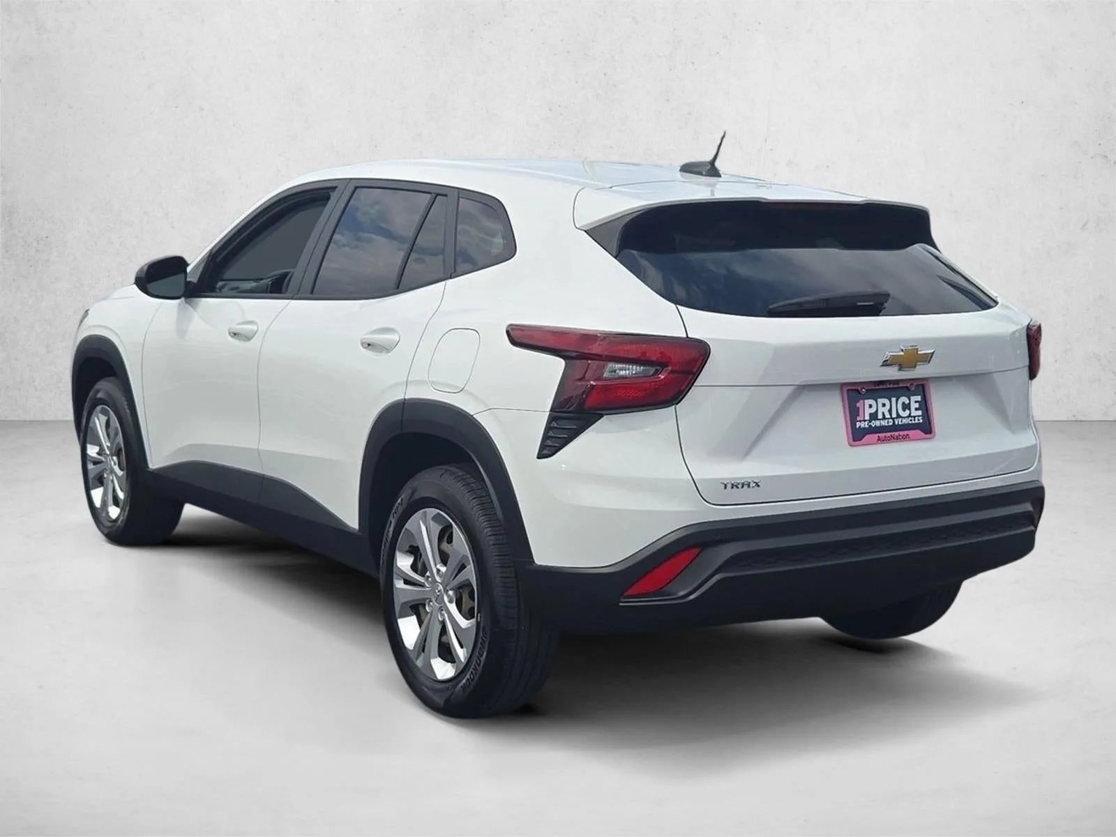2025 Chevrolet Trax LS photo 8