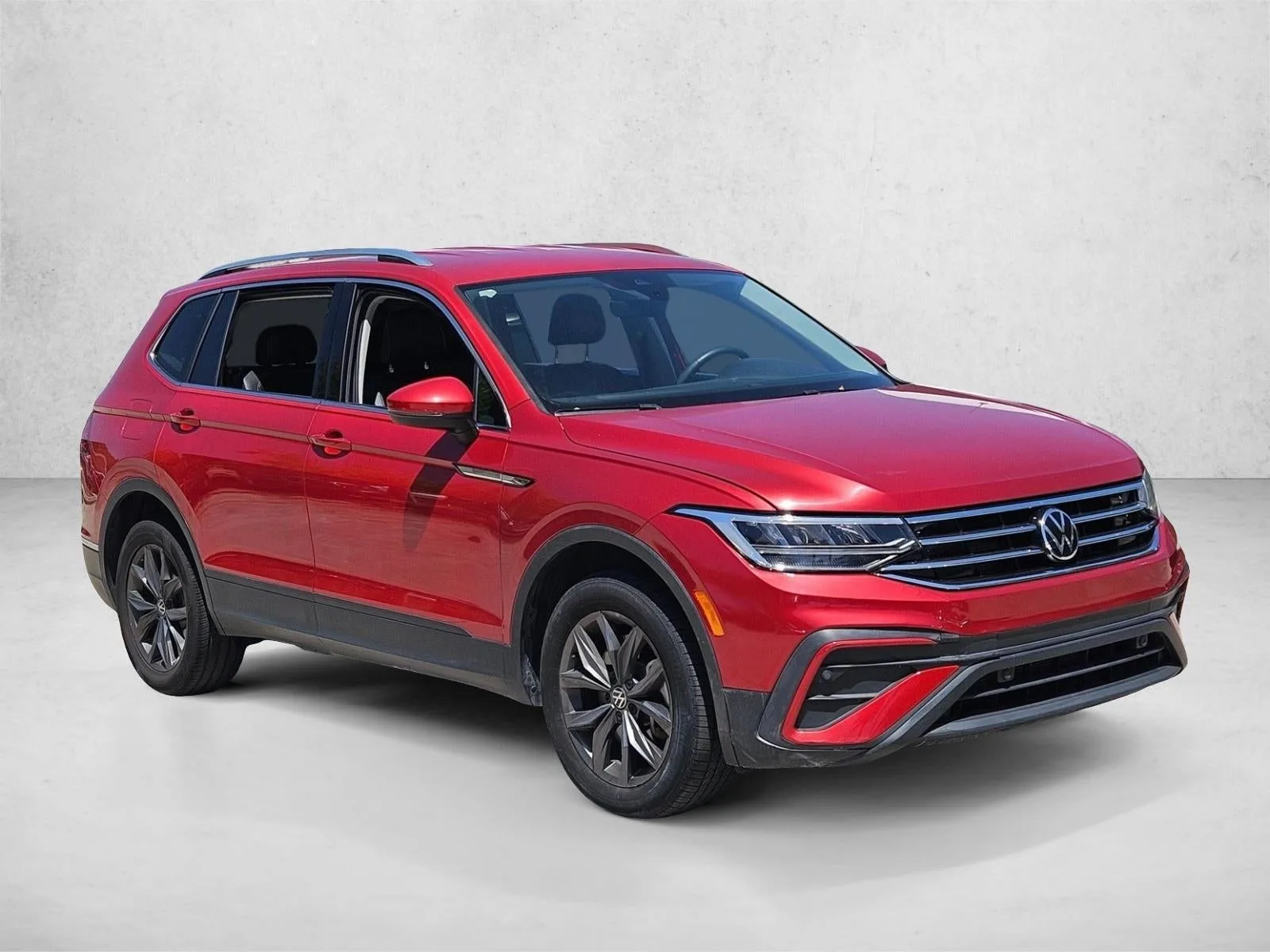 2023 Volkswagen Tiguan 2.0T SE FWD photo 3