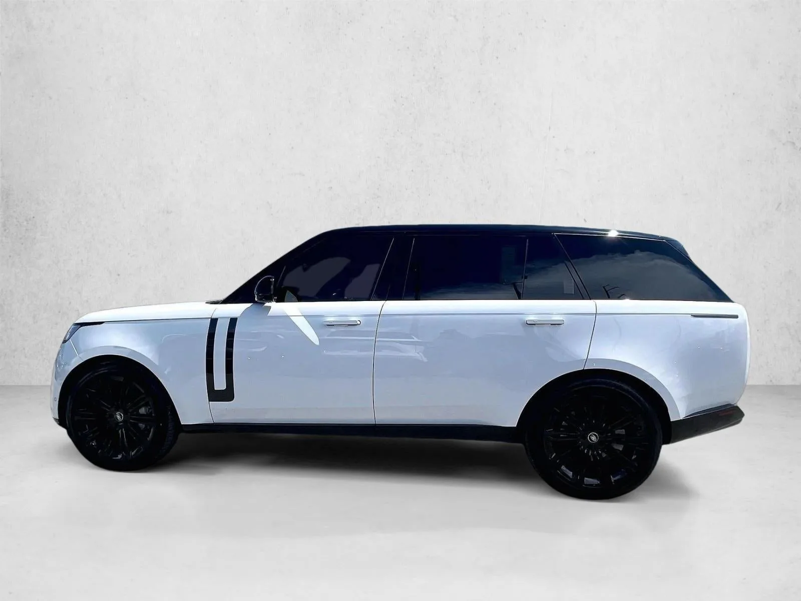 2024 Land Rover Range Rover SE photo 5