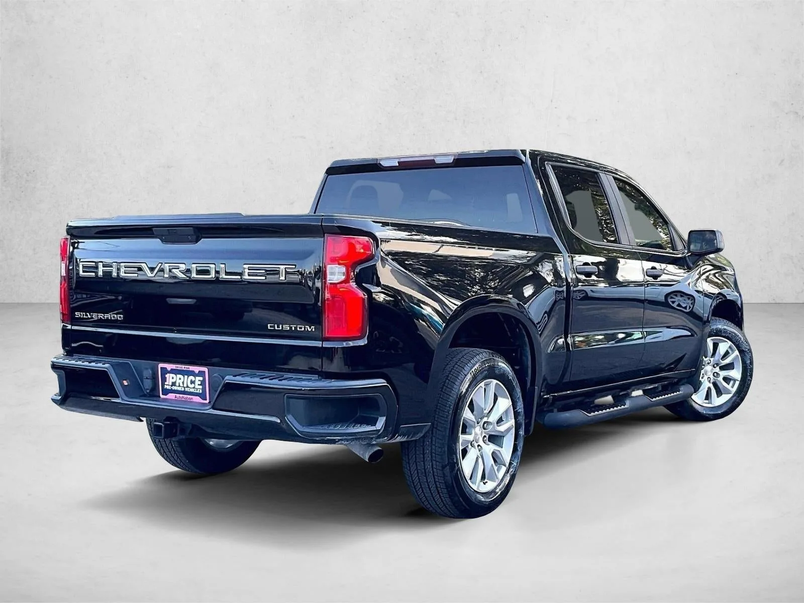 2022 Chevrolet Silverado 1500 LTD Custom photo 2