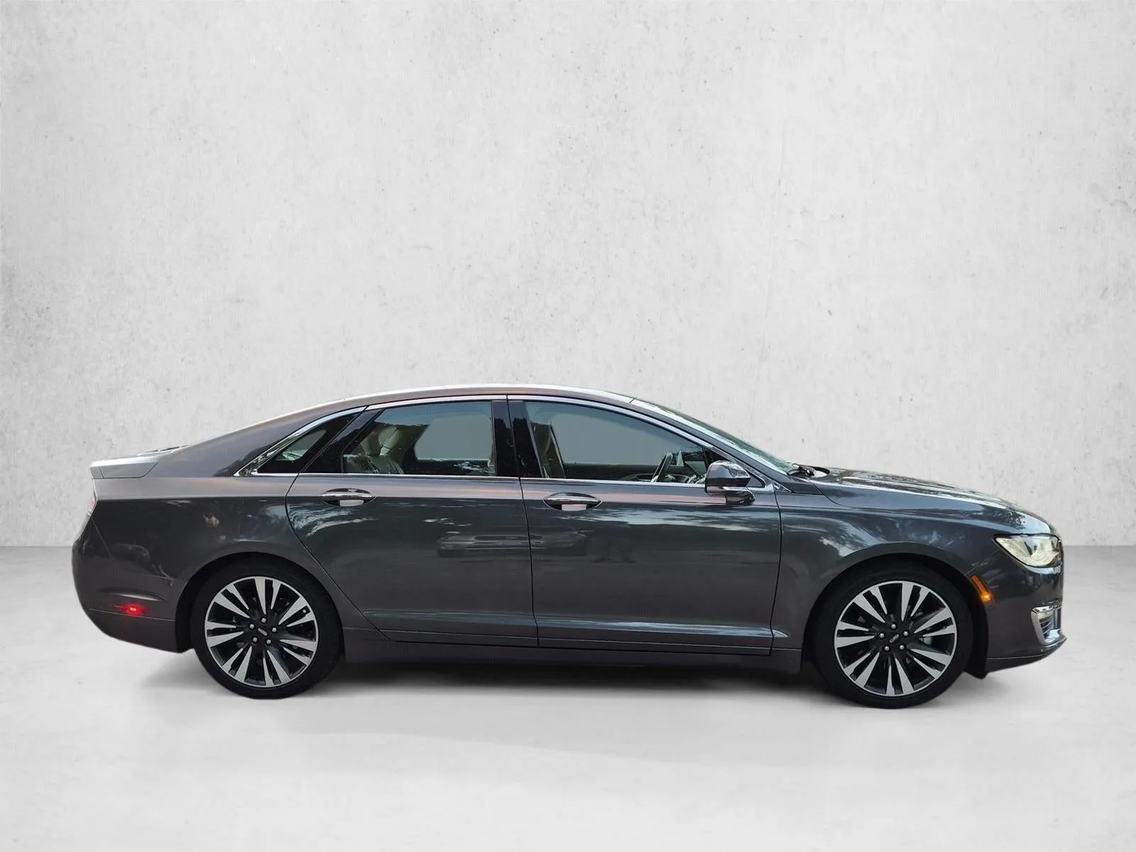 2020 Lincoln MKZ Hybrid Reserve FWD photo 4
